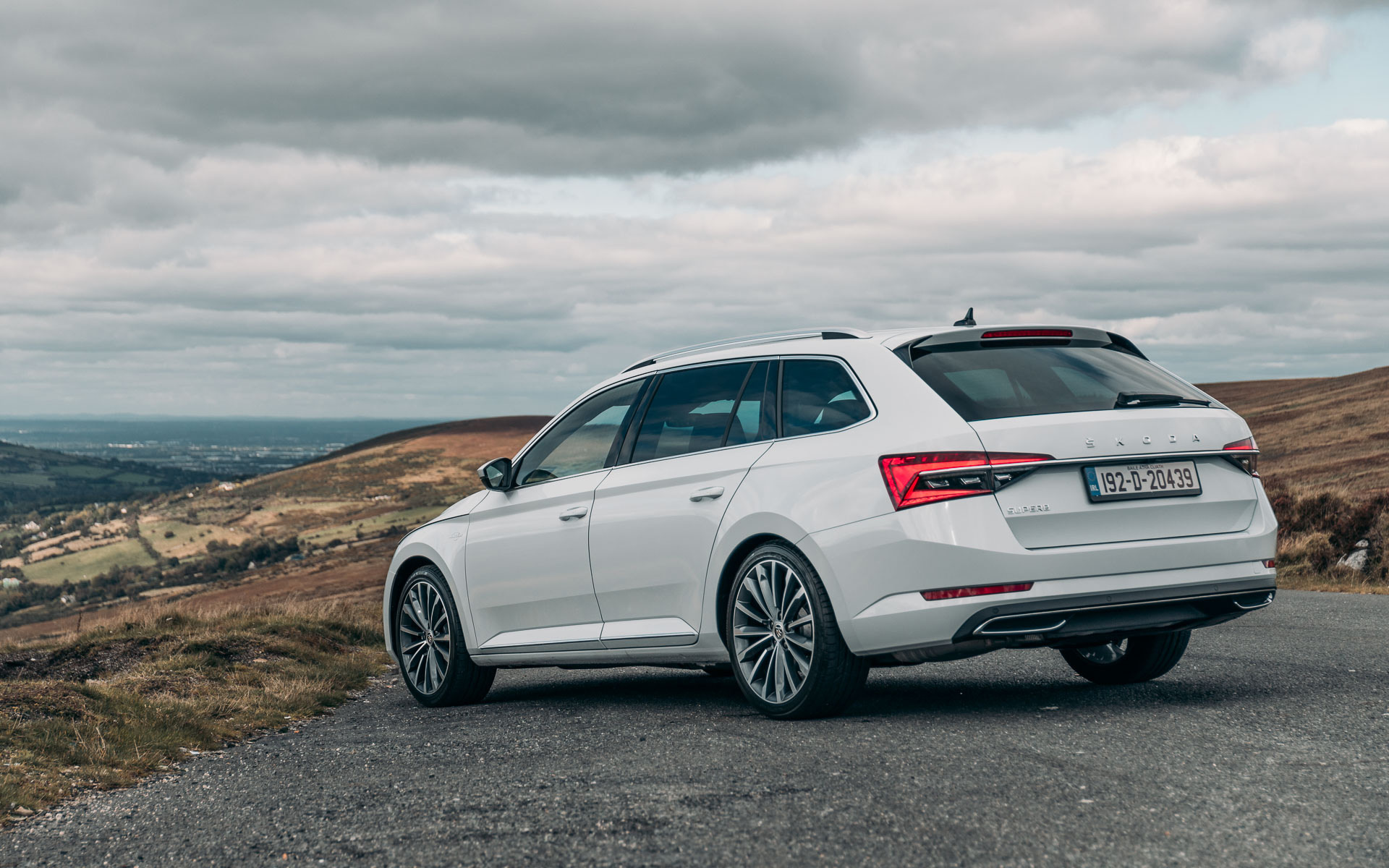 Skoda Superb Combi car, Back view, 2019 model, Czech cars, 1920x1200 HD Desktop