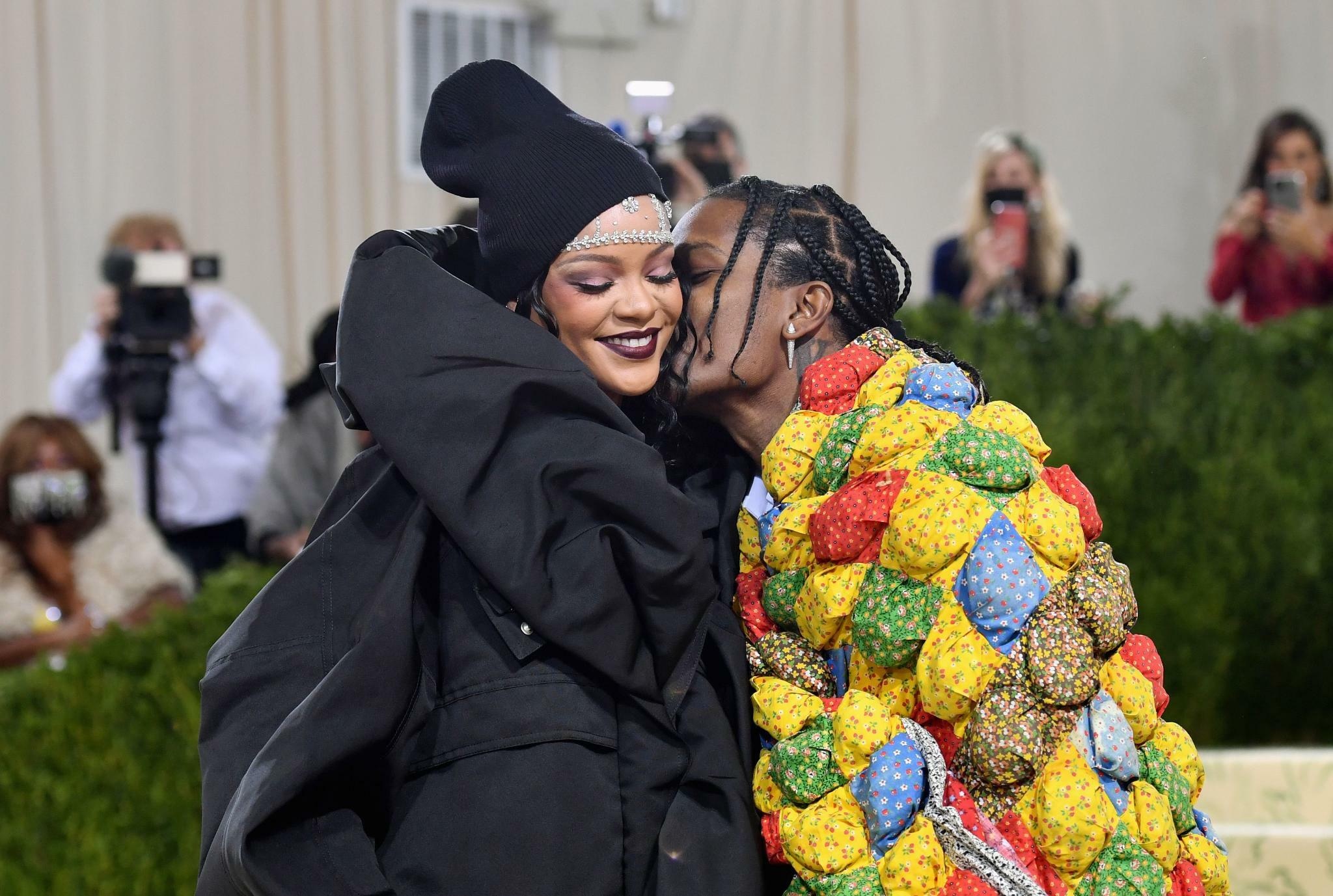 Rihanna and ASAP Rocky, Expecting first child, Rihanna pregnant, Tagesspiegel, 2050x1380 HD Desktop
