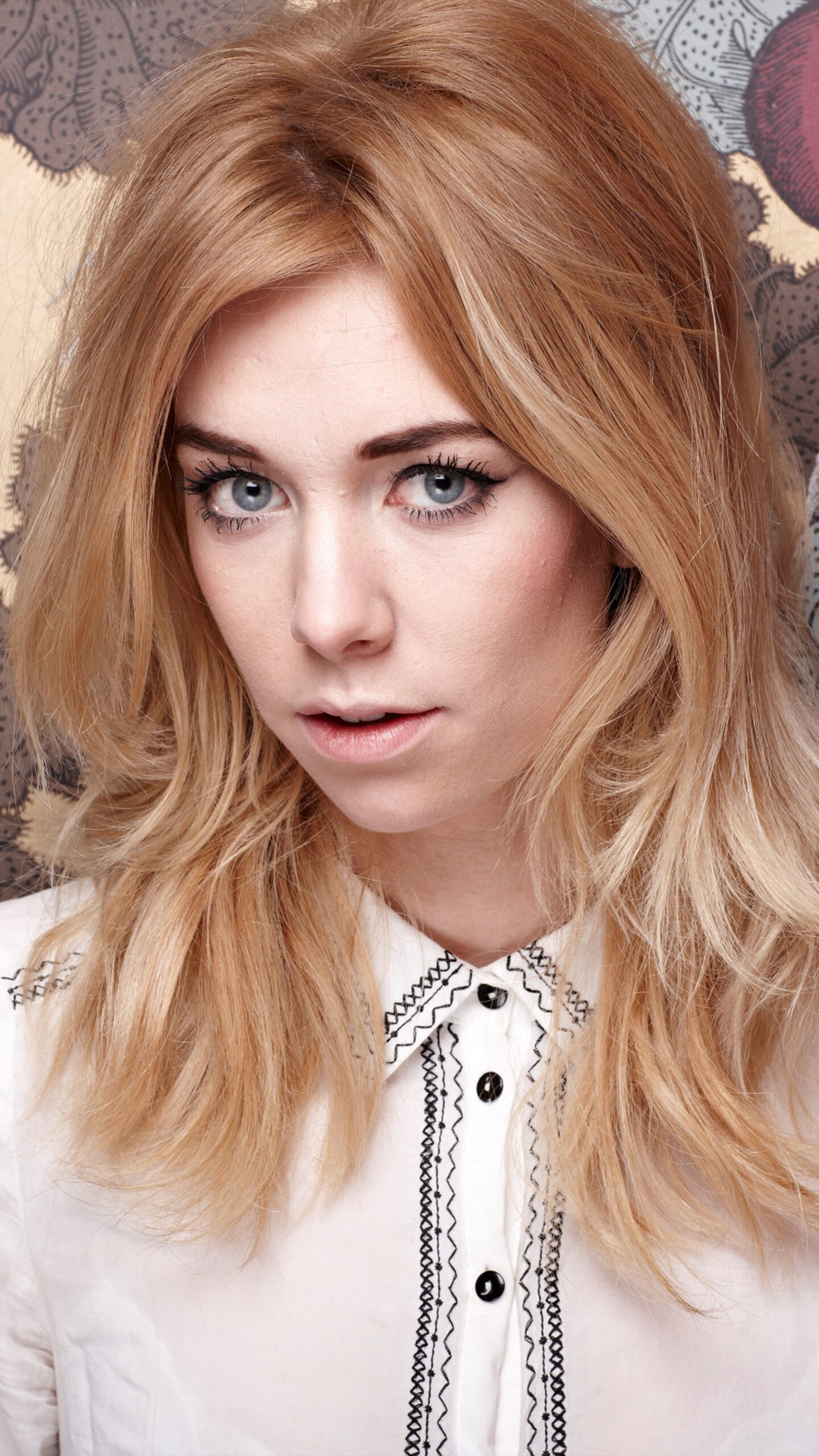 Vanessa Kirby, 2020 photoshoot, Ultra HD, Mobile wallpaper, 1440x2560 HD Phone