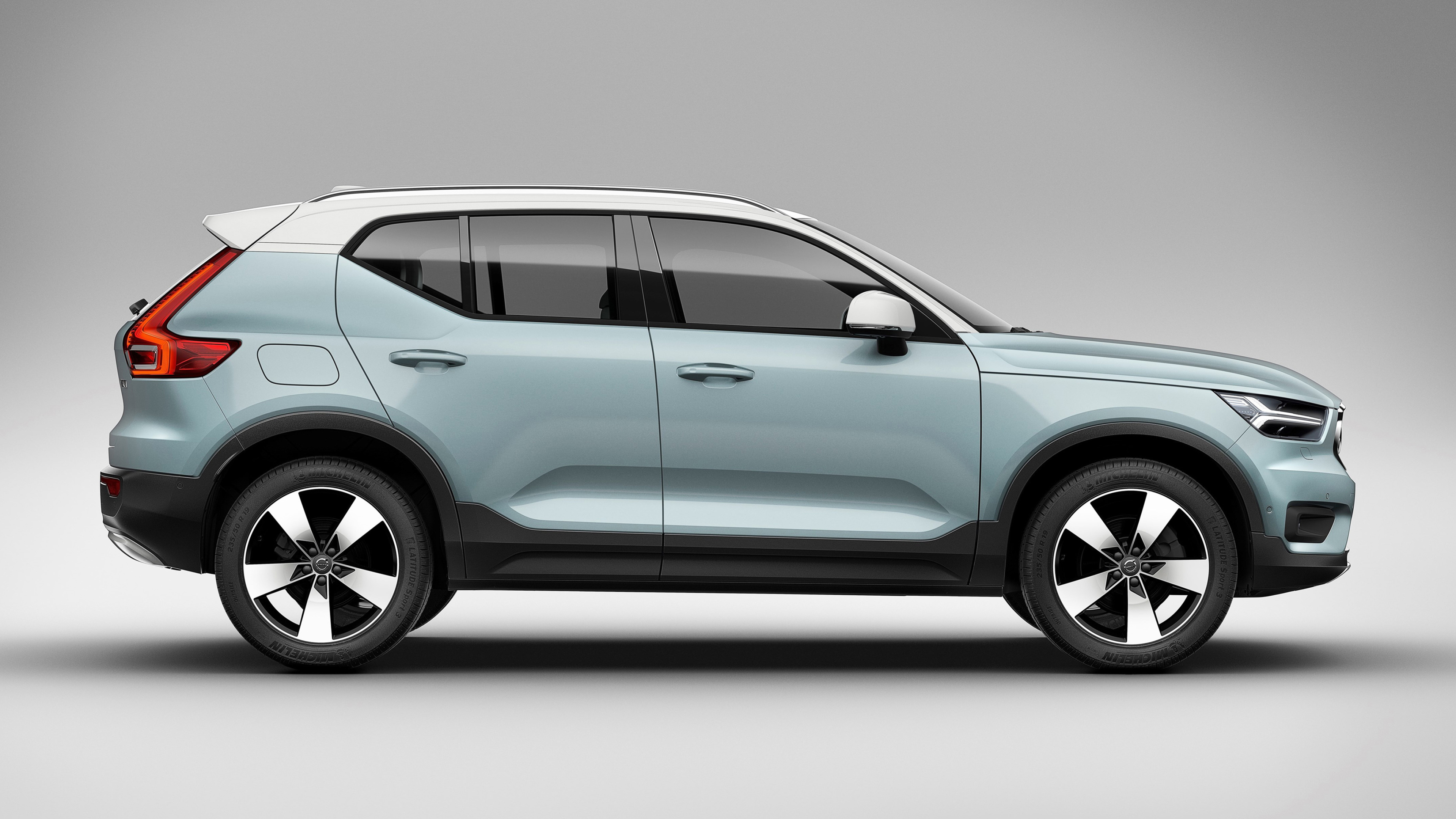 T5 Momentum 2017, Volvo XC40 Wallpaper, 3840x2160 4K Desktop
