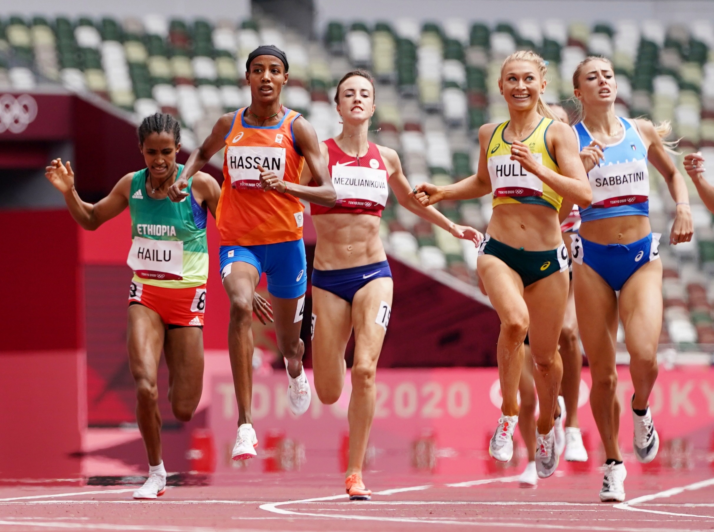 Sifan Hassan, Tokyo 2020, Final lap, 1500m heat, 2430x1810 HD Desktop