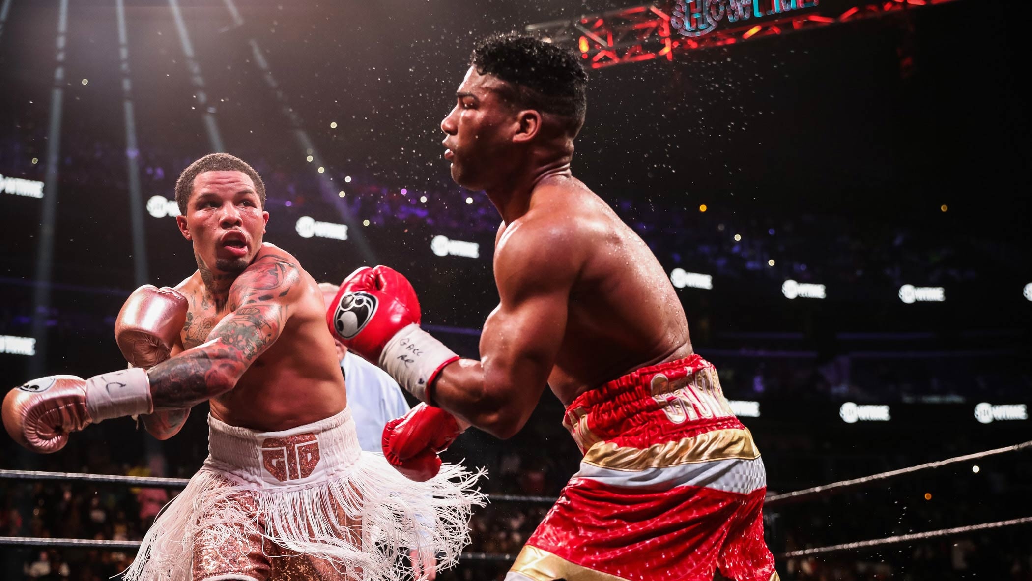 Gervonta Davis, Dominant performance, Victory over Gamboa, Boxing excellence, 2100x1190 HD Desktop