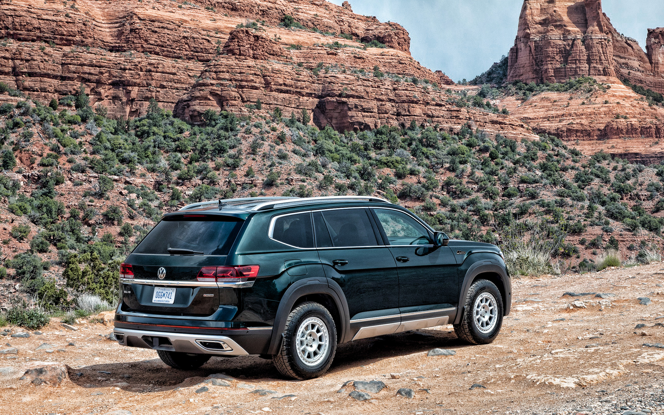 Volkswagen Atlas basecamp, Rear view large, New green Atlas, German cars, 2560x1600 HD Desktop