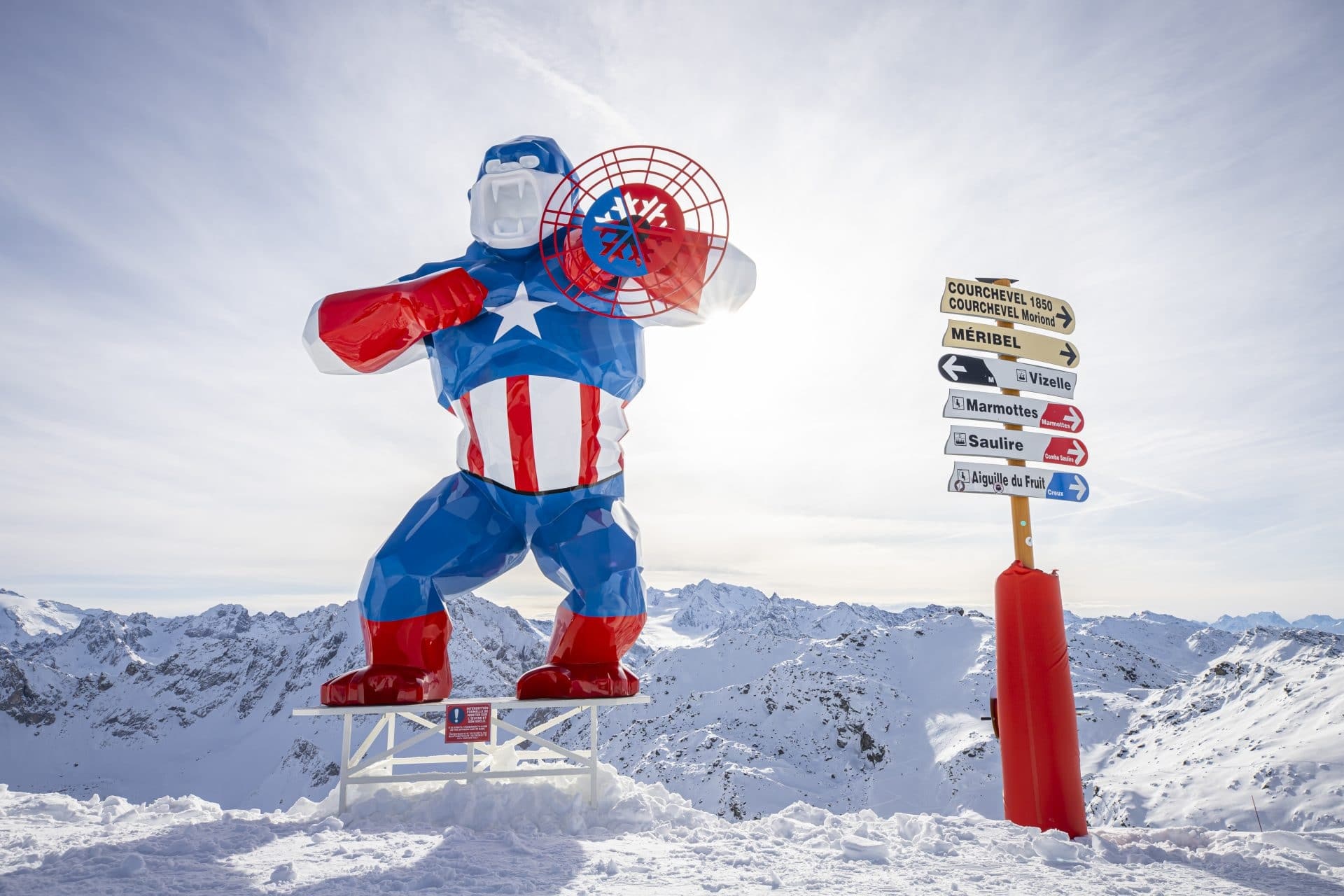 Sculpture Wild Kong, Courchevel Wallpaper, 1920x1280 HD Desktop