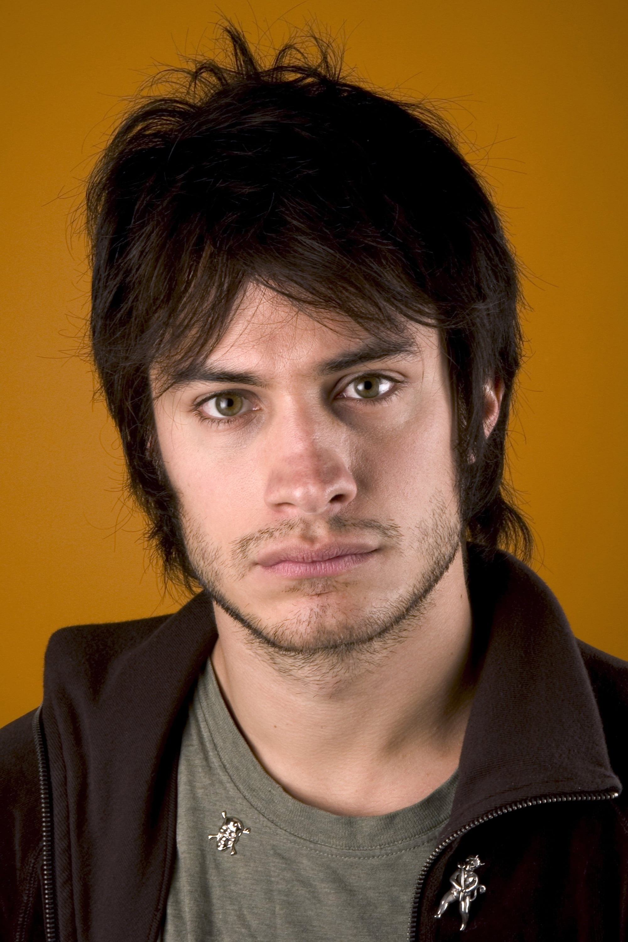 Gael Garcia Bernal, Profile images, The Movie Database, TMDB, 2000x3000 HD Phone