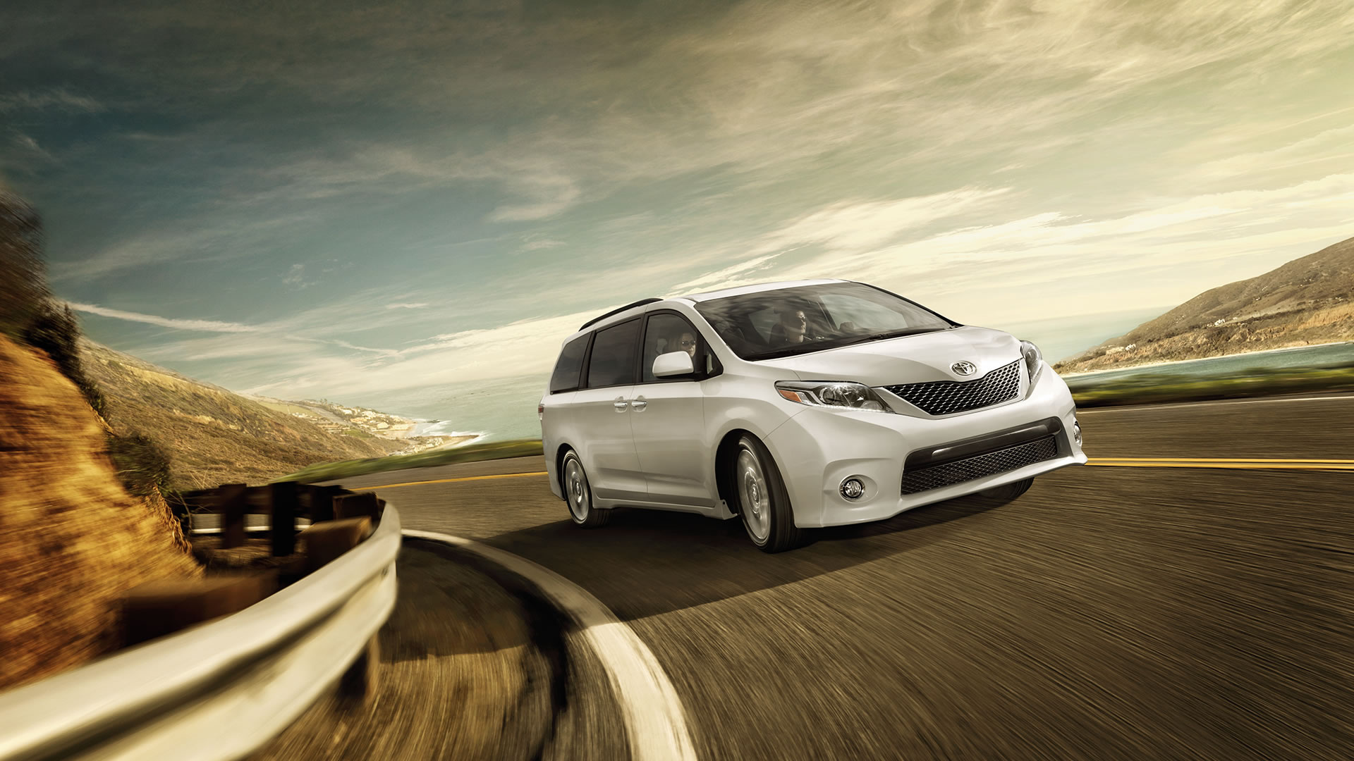 Toyota Sienna, Bold and family-ready, 2017 minivan, Spacious interior, 1920x1080 Full HD Desktop