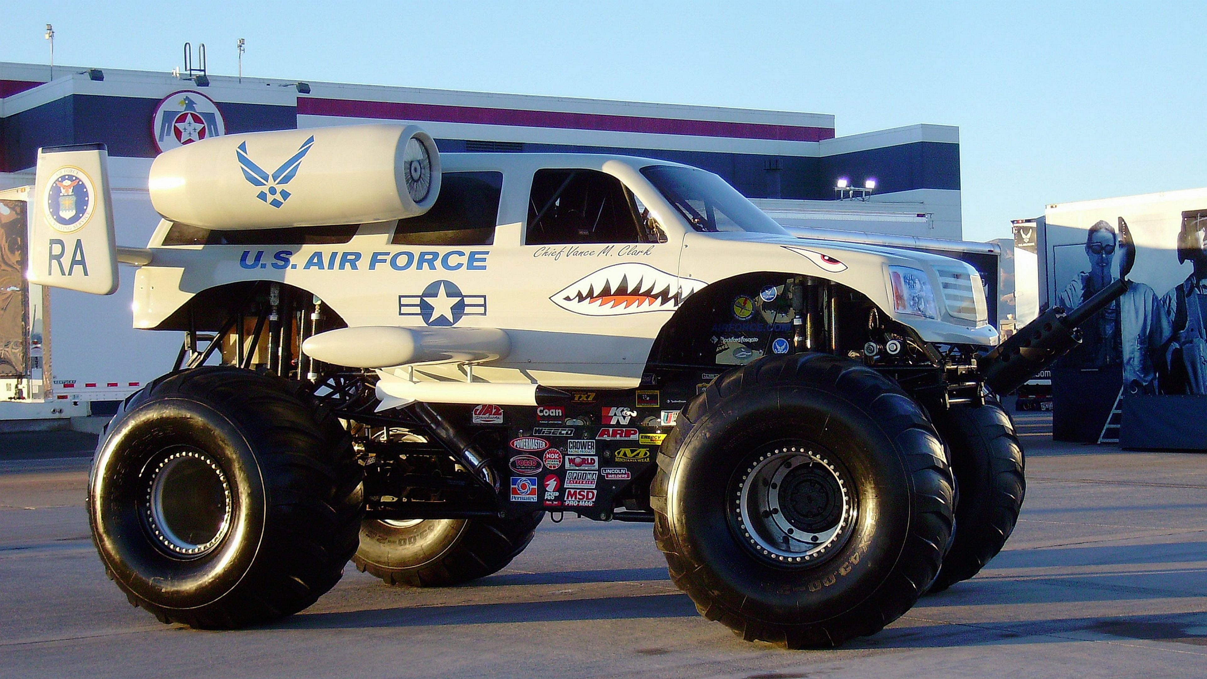 Monster Truck, Massive trucks, Impressive backgrounds, Truck enthusiasts, 3840x2160 4K Desktop