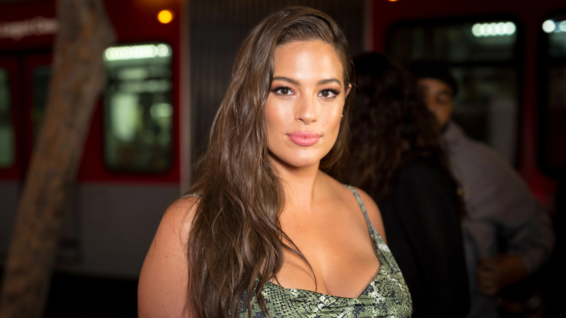 Ashley Graham, Body positivity advocate, Curvy model, Fashion role model, 1920x1080 Full HD Desktop