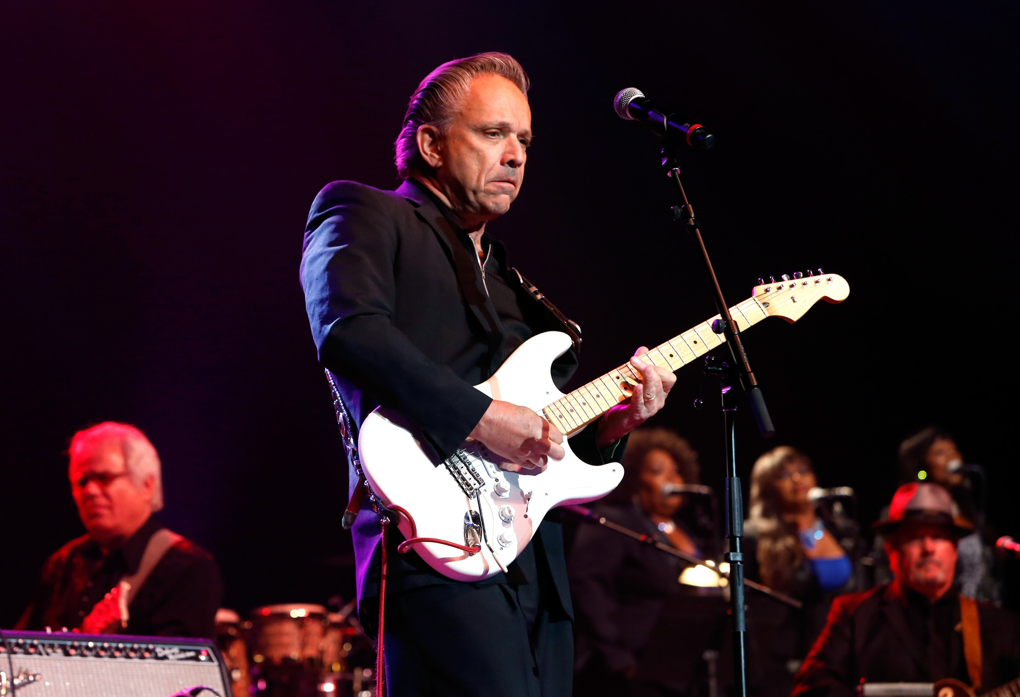 Jimmie Vaughan, Live at C Boys, Stripped down setting, Guitar World, 2100x1440 HD Desktop