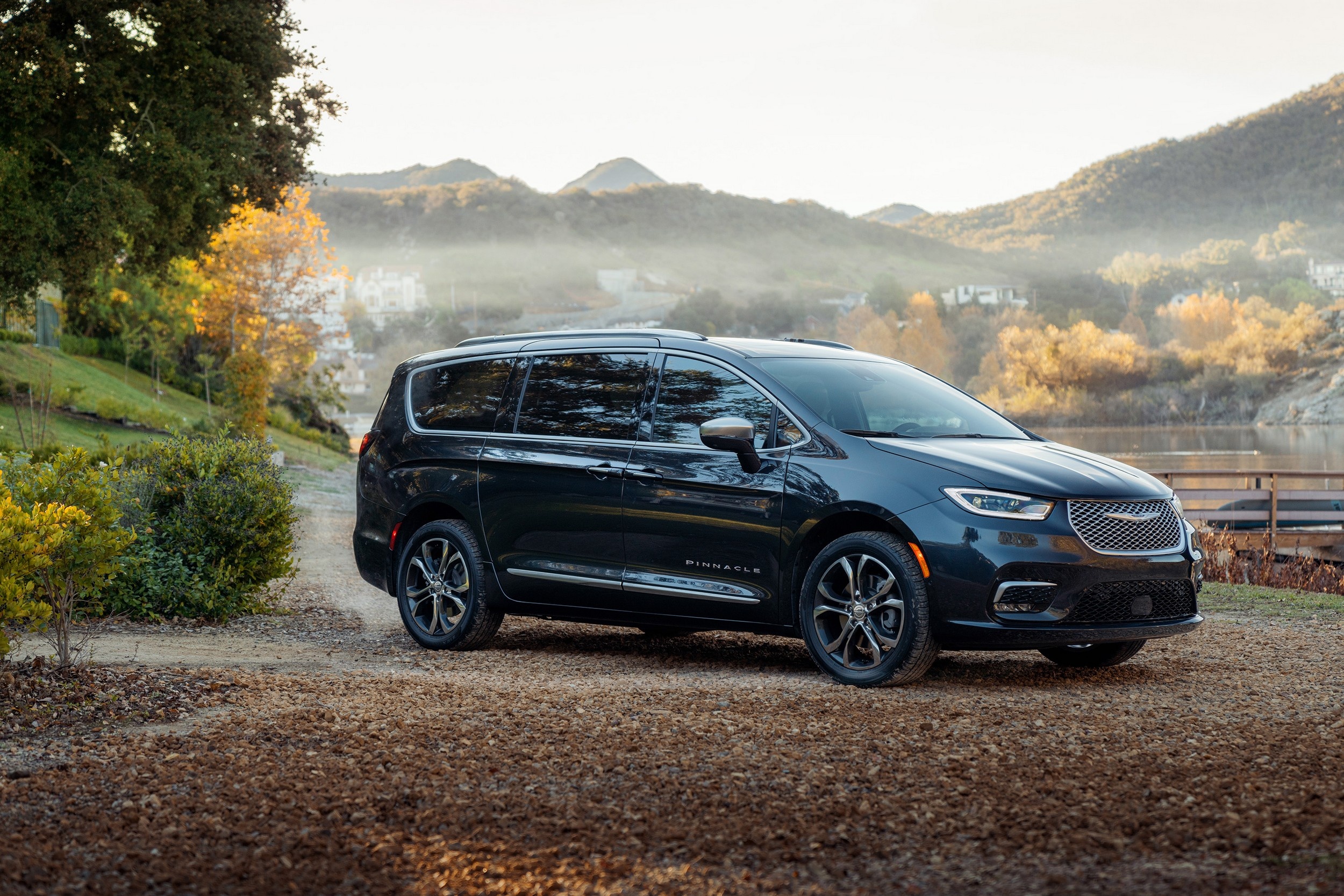 Chrysler Pacifica, AWD minivan, Refreshed styling, Pinnacle trim, 2500x1670 HD Desktop