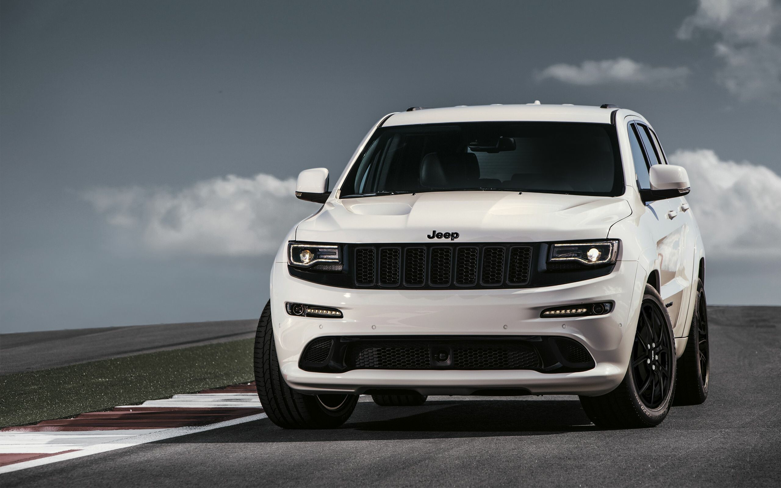 Jeep Grand Cherokee SRT, Powerful performance, Striking wallpapers, Stunning images, 2560x1600 HD Desktop