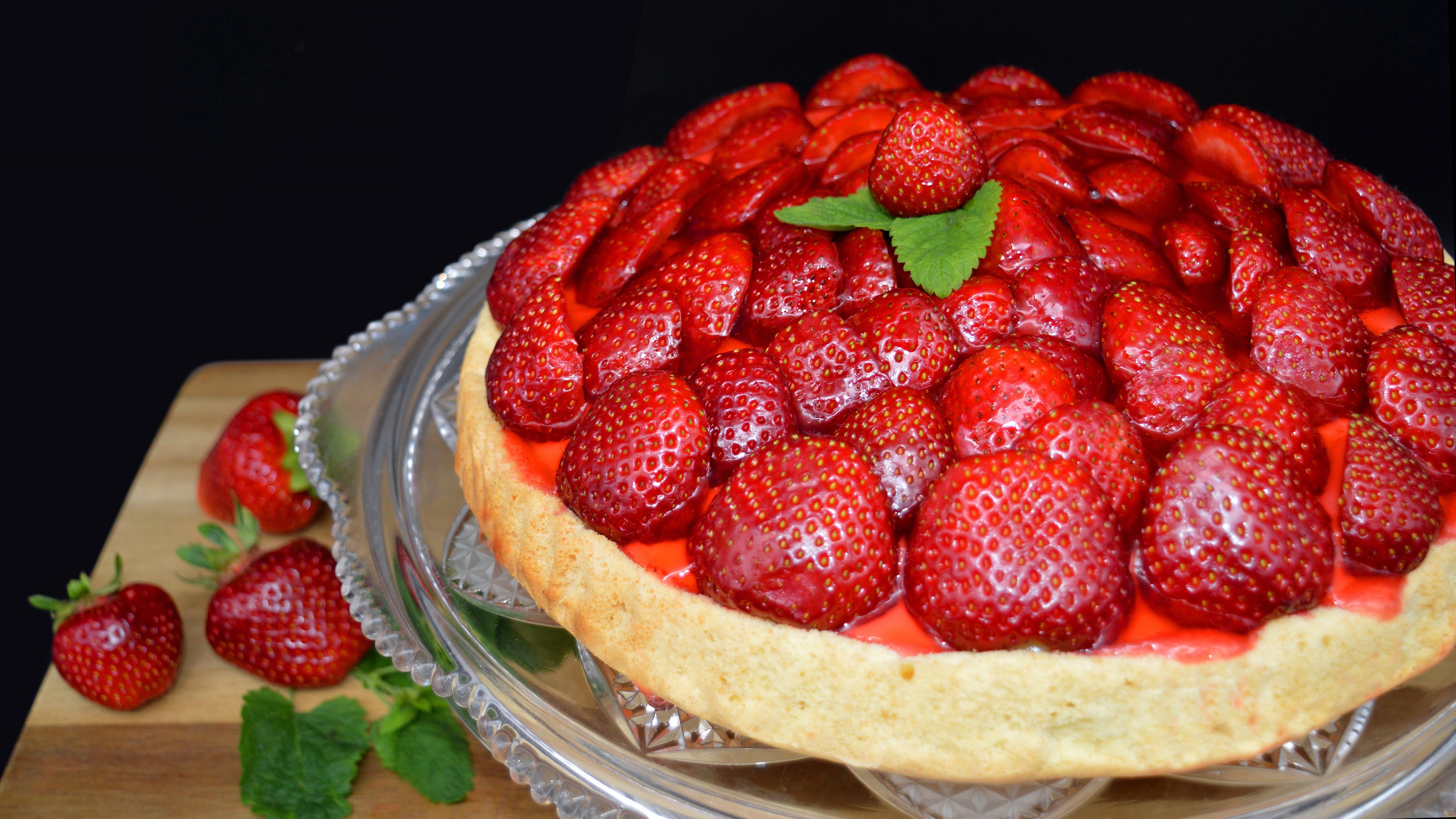 Pie 4K wallpaper, High-definition dessert image, Tempting visuals, Ultra indulgent treat, 3840x2160 4K Desktop