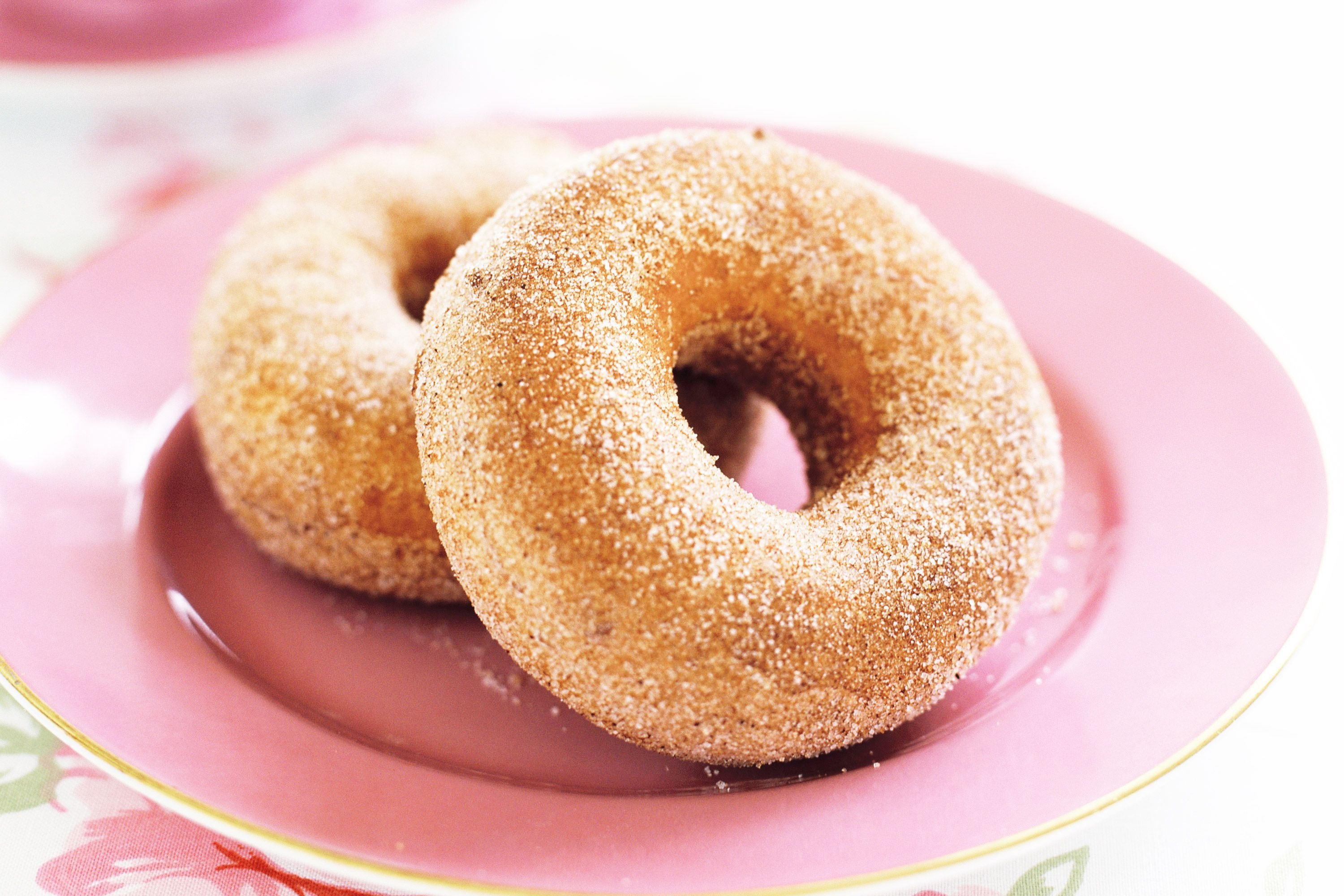 Cinnamon donuts, Sweet and spicy, Irresistible treat, Aromatic delight, 3000x2000 HD Desktop