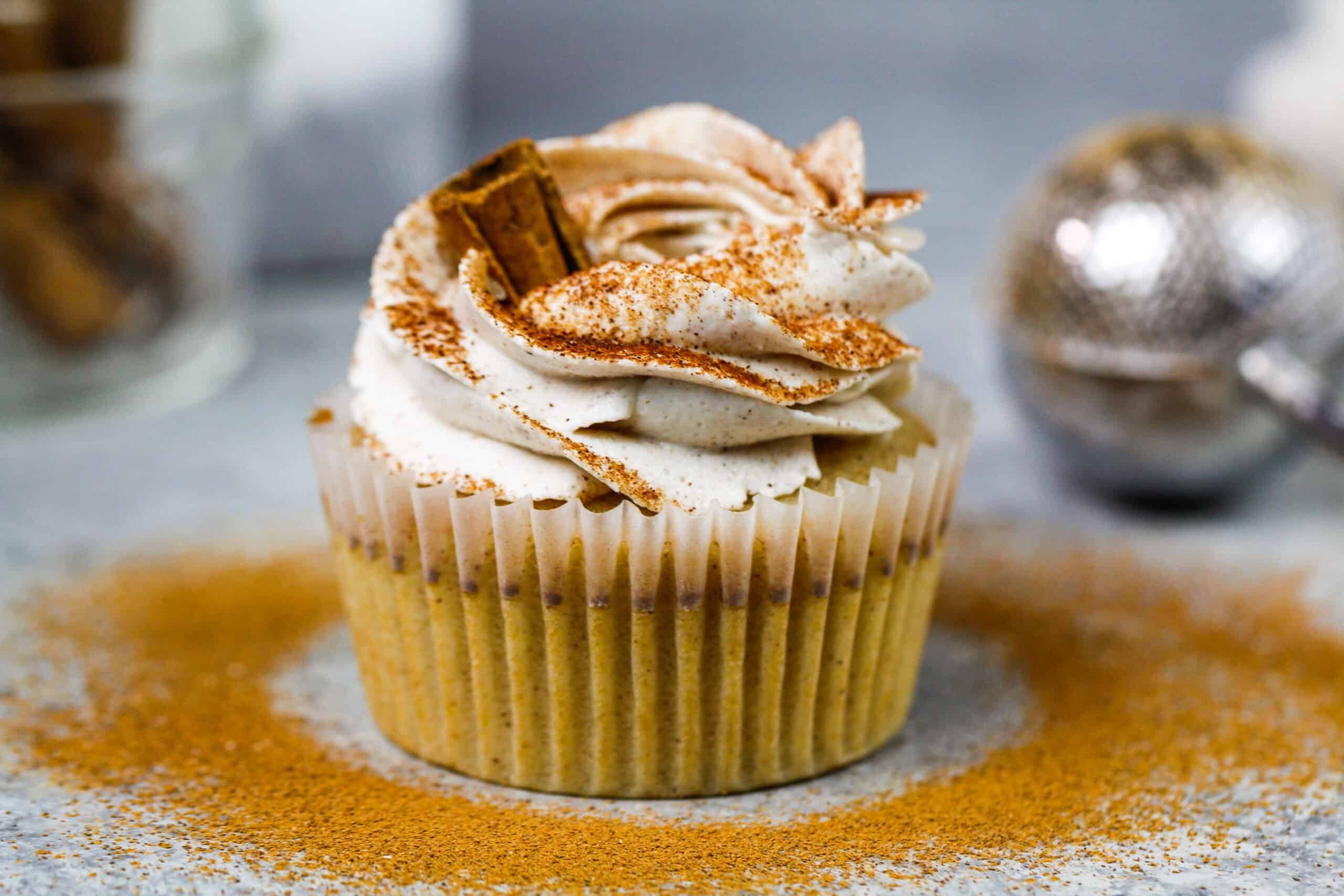 Cinnamon buttercream, Cupcakes Wallpaper, 2560x1710 HD Desktop