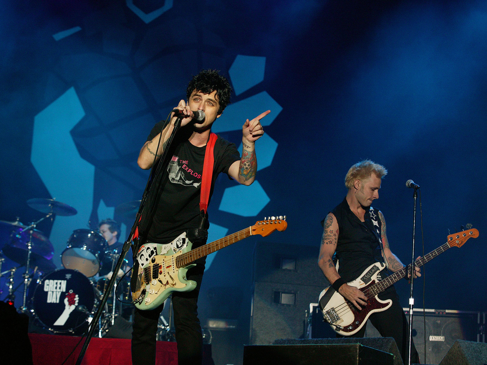 Green Day in concert, Live performance, Energetic show, Music event, 2050x1540 HD Desktop