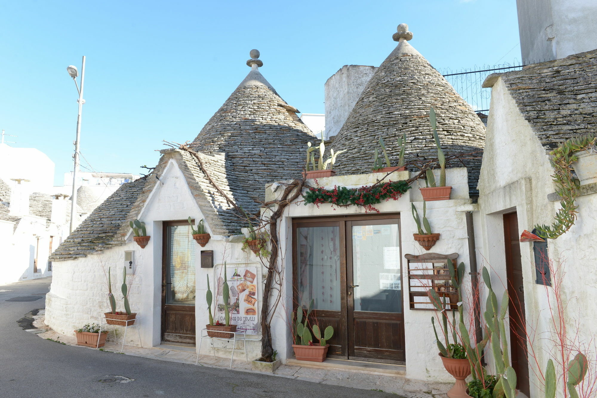 Giardino dei Trulli, Alberobello, Trulli garden, Puglia, 2000x1340 HD Desktop