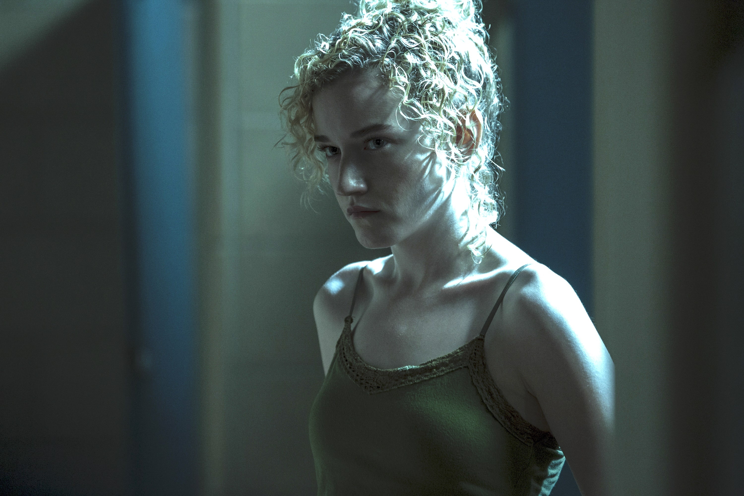 Julia Garner, Hot and sexy, Heaven on earth, The Viraler, 3000x2000 HD Desktop