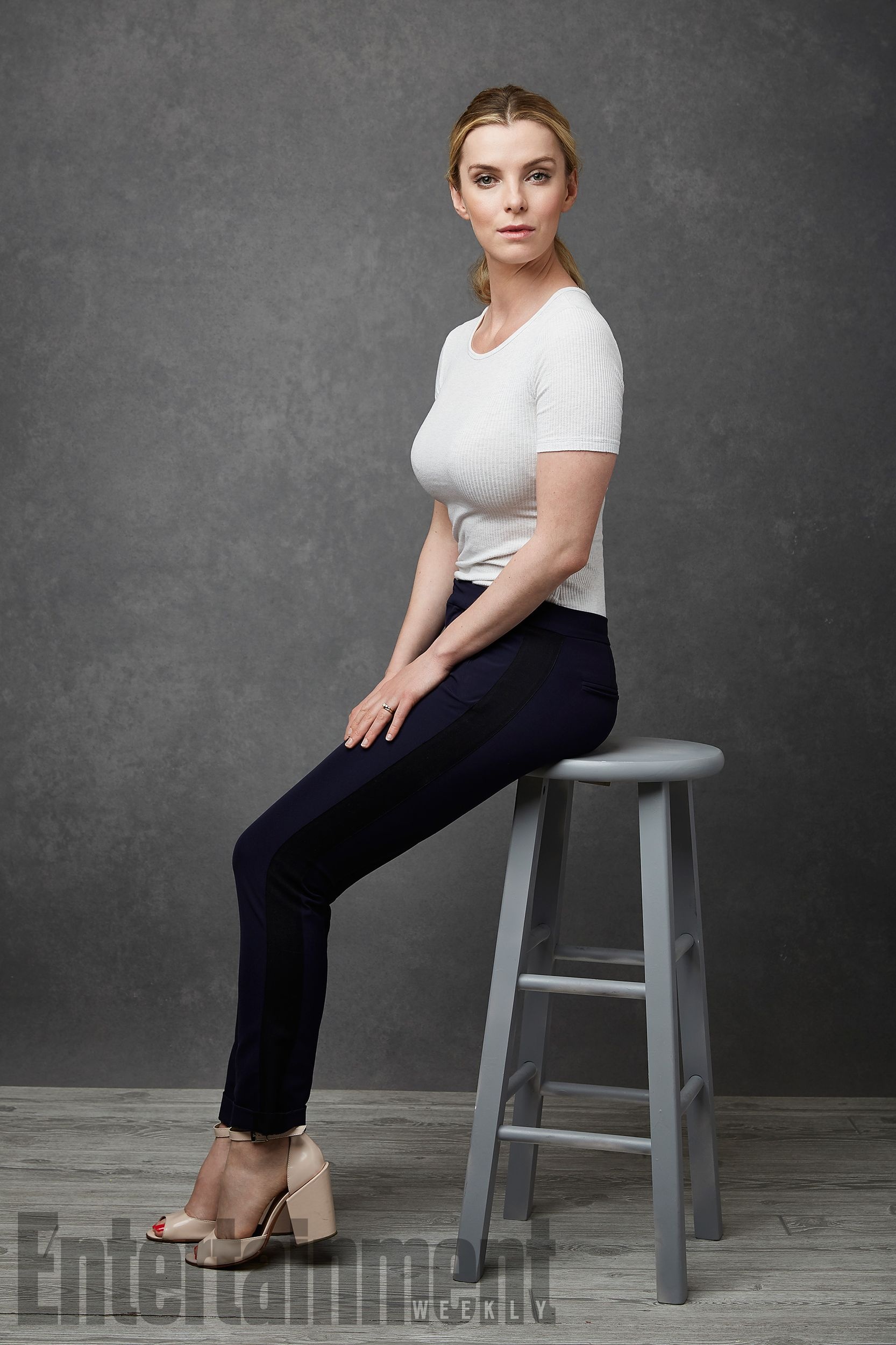 Betty Gilpin, Movies actress, Entertainment Weekly photoshoot, Fanpop, 1670x2500 HD Phone