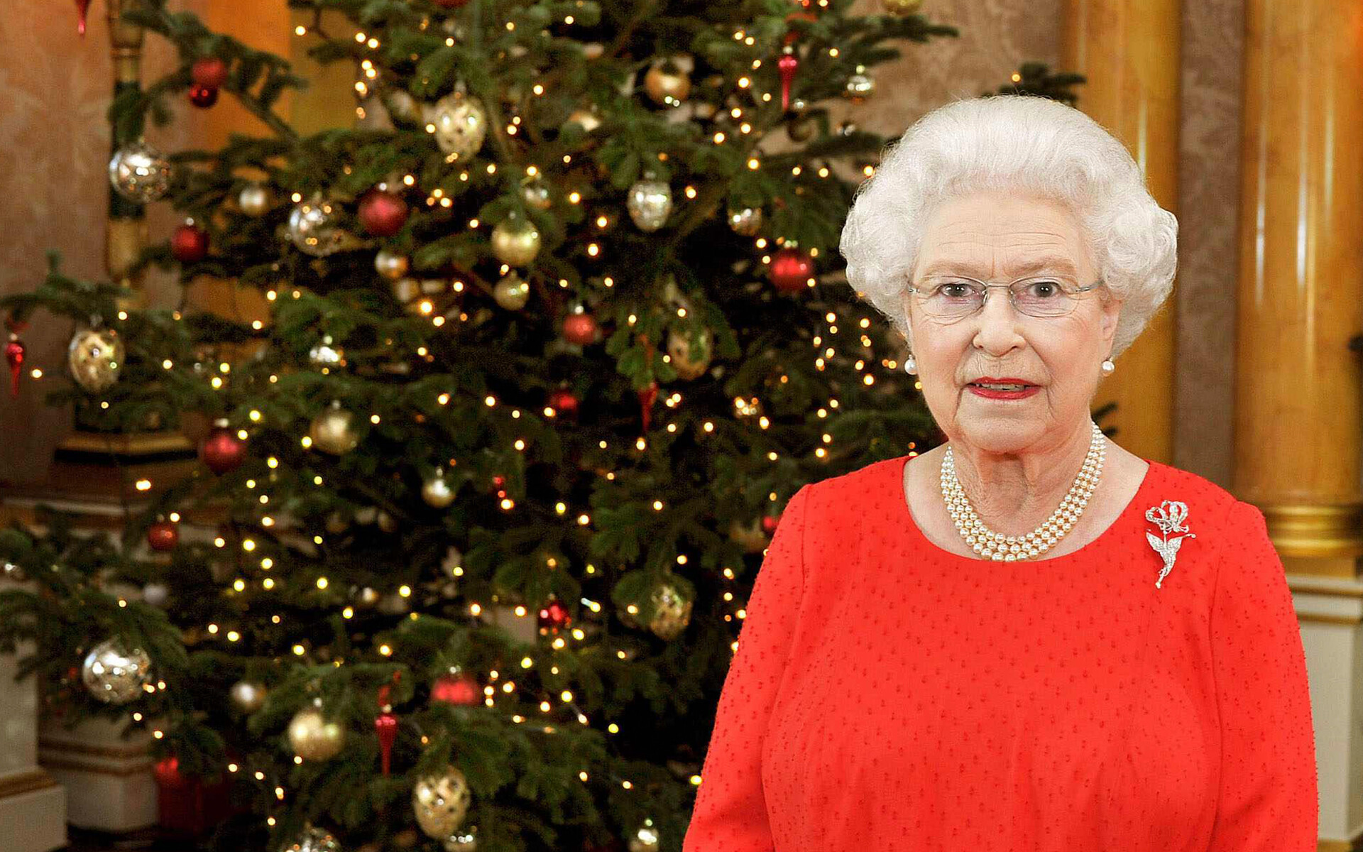 Elizabeth II (Celebs), Queen Elizabeth's portrait, Christmas tribute, High-resolution desktop, 1920x1200 HD Desktop