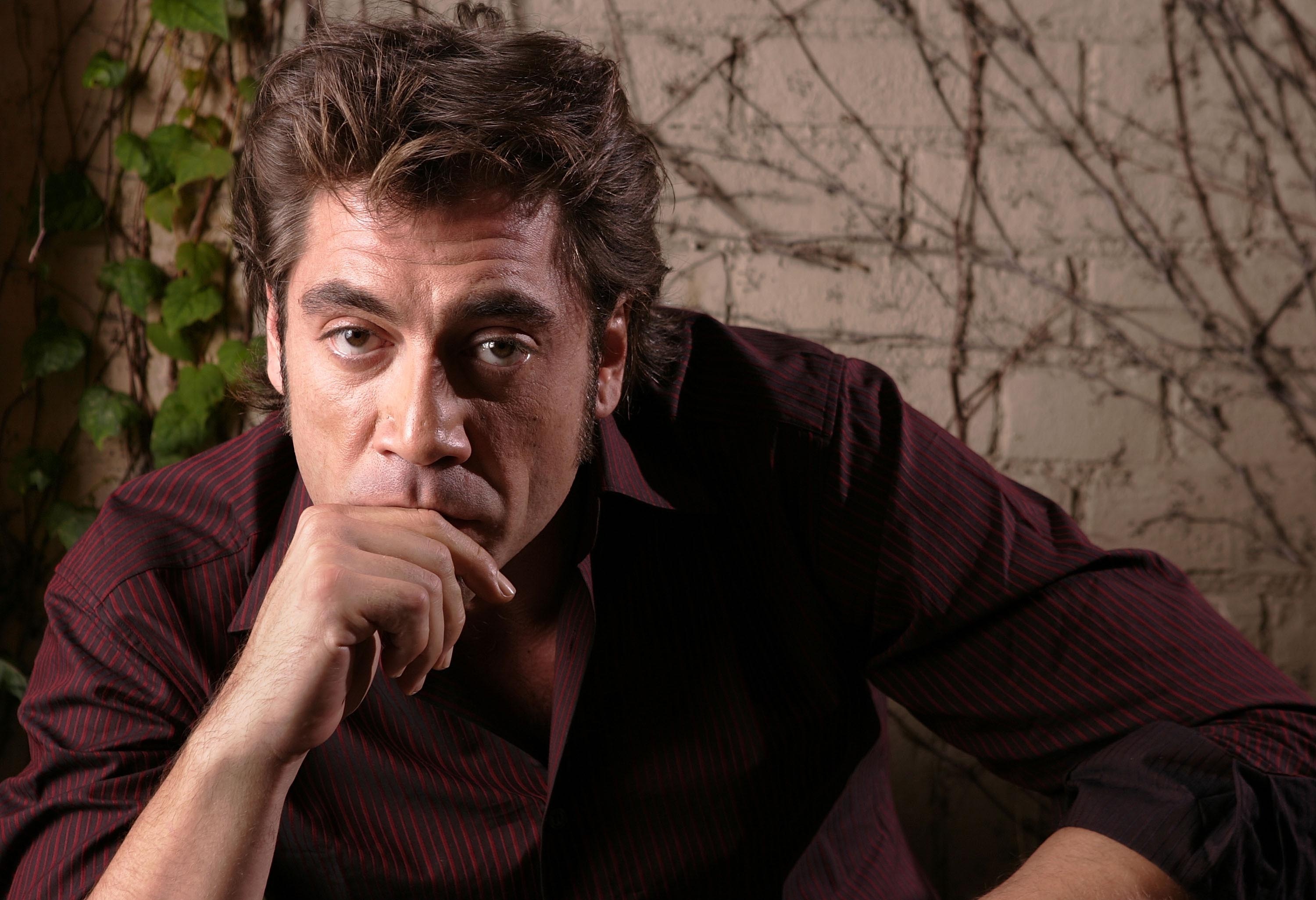 Javier Bardem, Movies icon, Memorable performances, Spanish actor, 3000x2060 HD Desktop