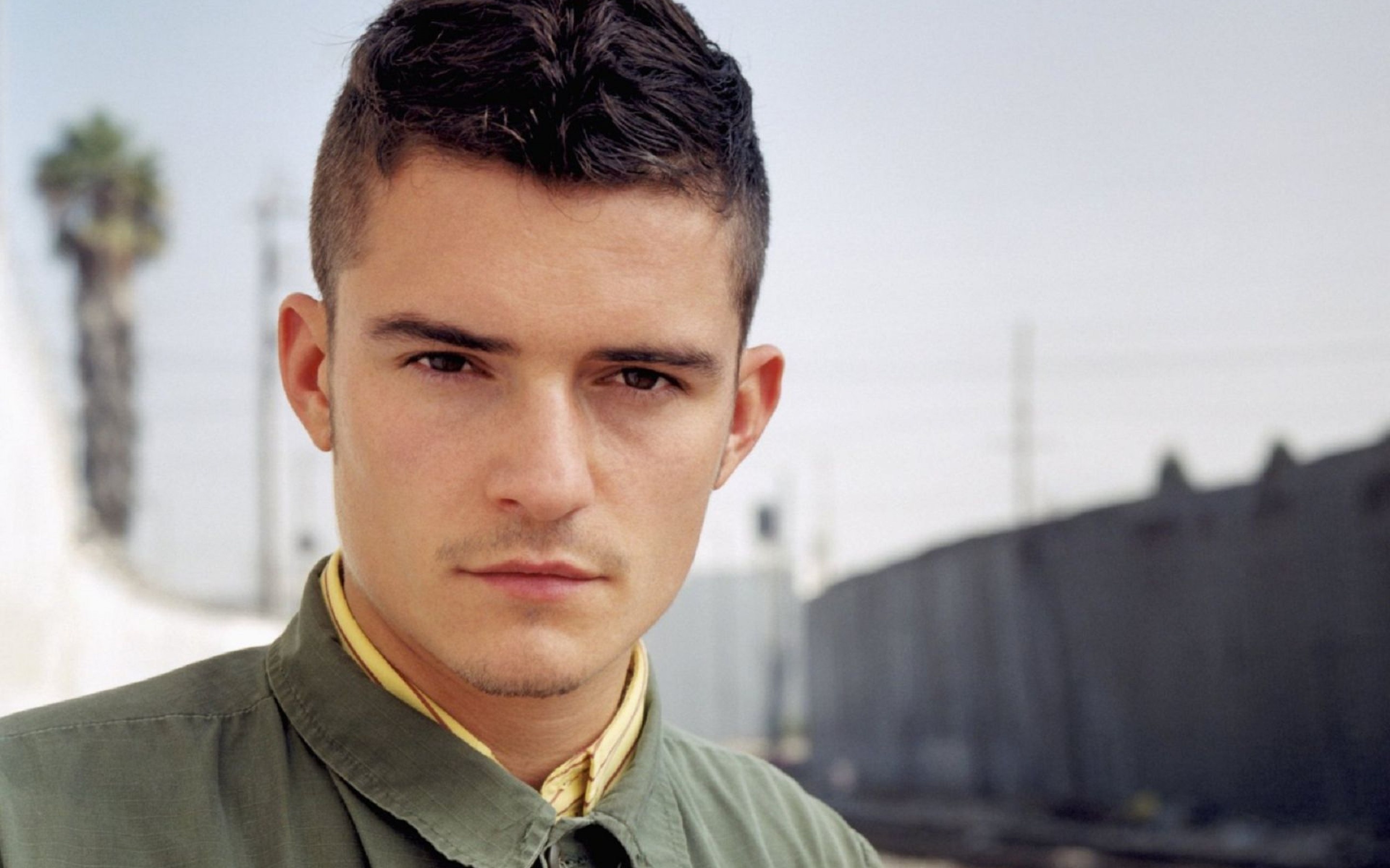 Orlando Bloom, Wallpaper, Celebrity portrait, Distinctive visuals, 2880x1800 HD Desktop