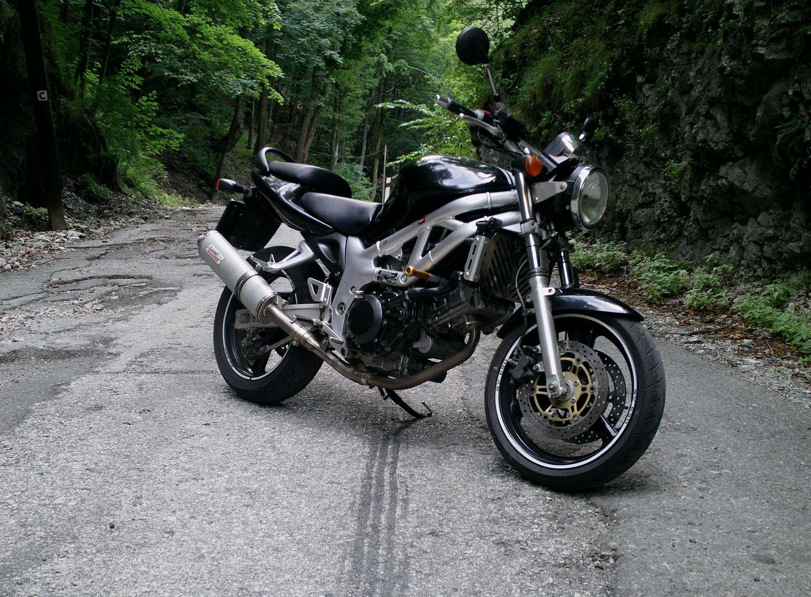 Suzuki SV650, Stylish design, Performance-oriented, Distinctive appearance, 2600x1910 HD Desktop