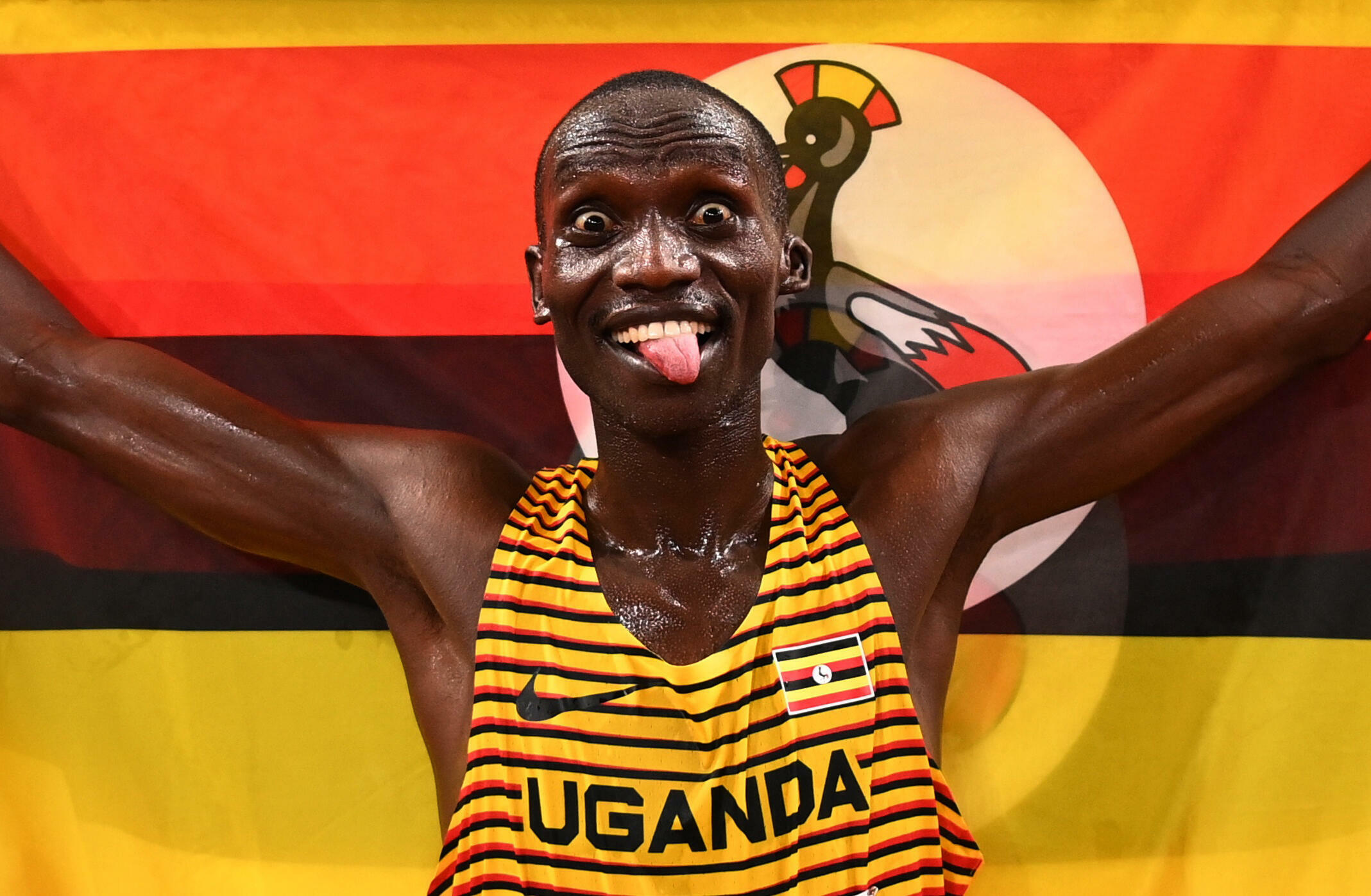 Joshua Cheptegei, Sharing medals, Sharing money, Generosity, 2140x1400 HD Desktop
