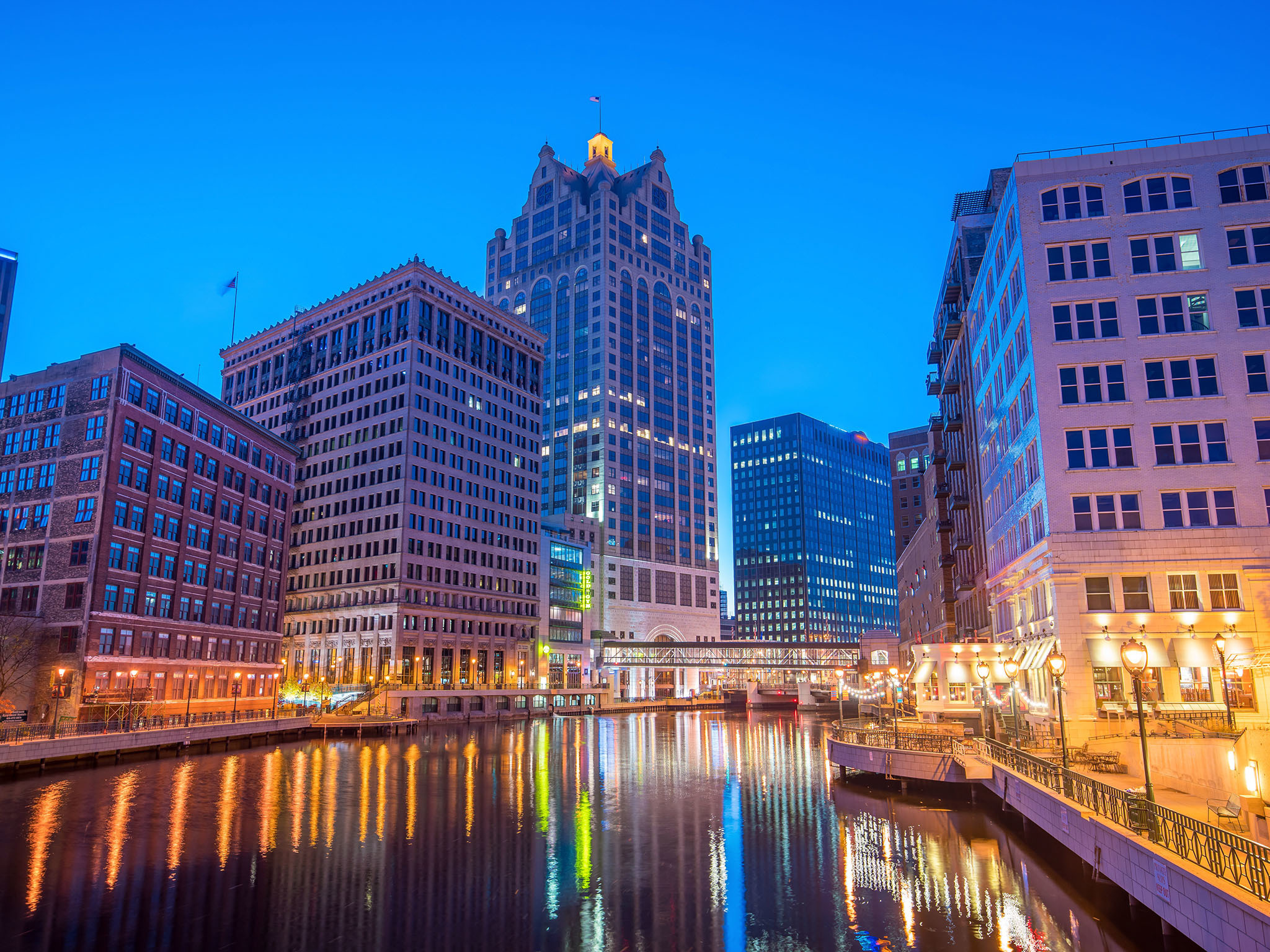 Milwaukee Wisconsin travels, Ultimate guide, Eat Sleep, 2050x1540 HD Desktop