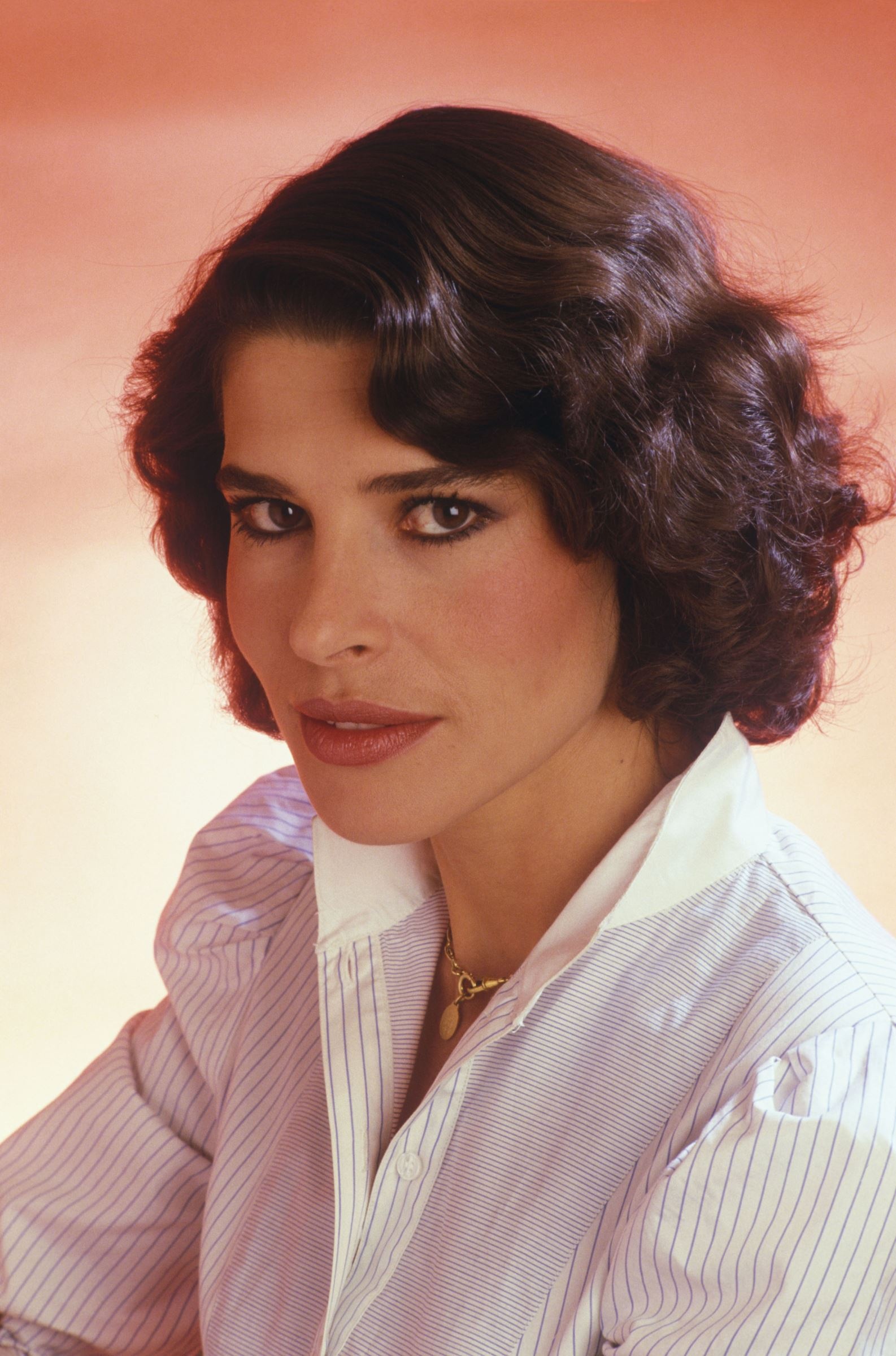Fanny Ardant, Instant vintage, Effortless elegance, Timeless beauty, 1590x2400 HD Phone