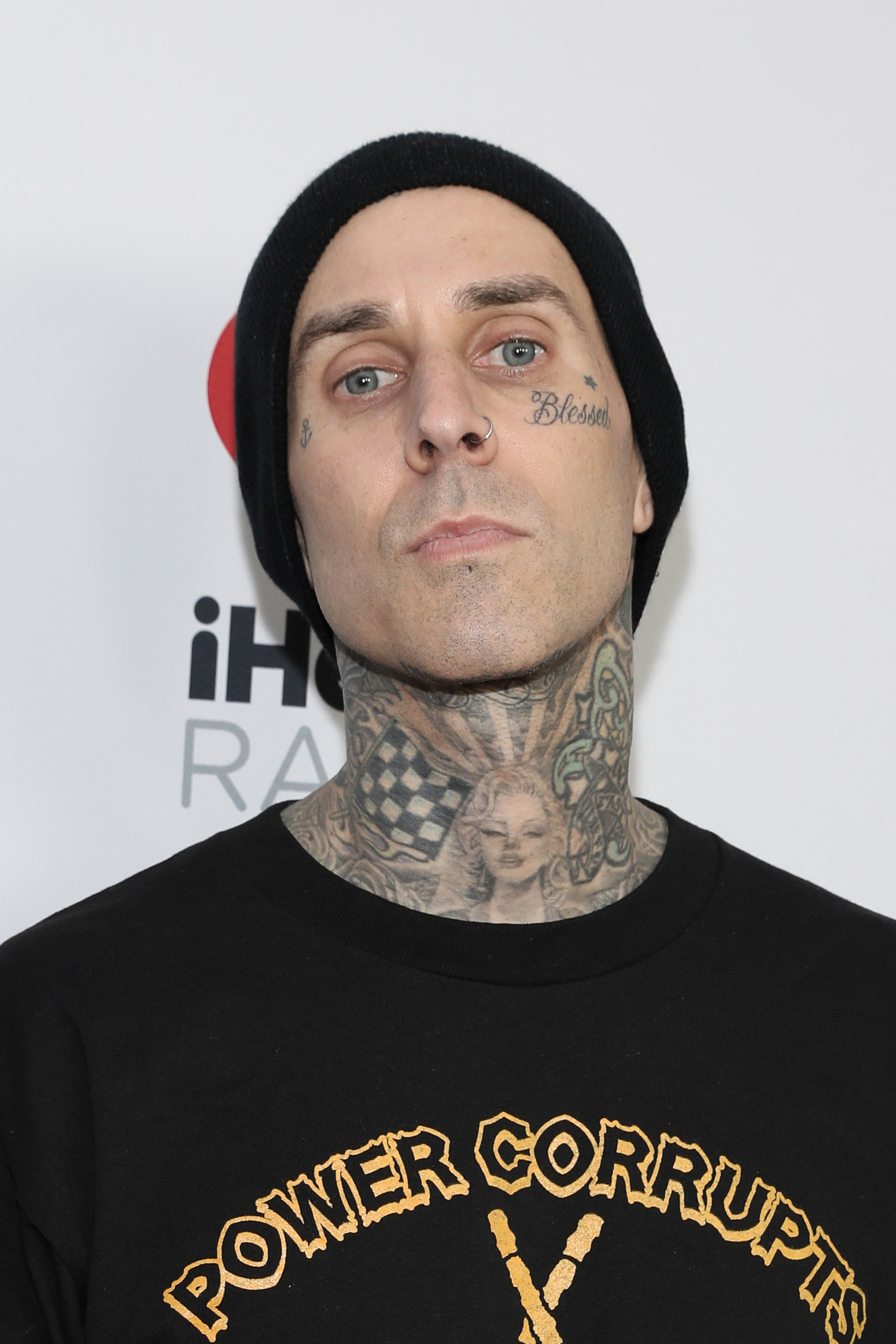 Travis Barker, Post-crash airplane ride, Inspirational story, Wonderwall. com, 1740x2600 HD Phone