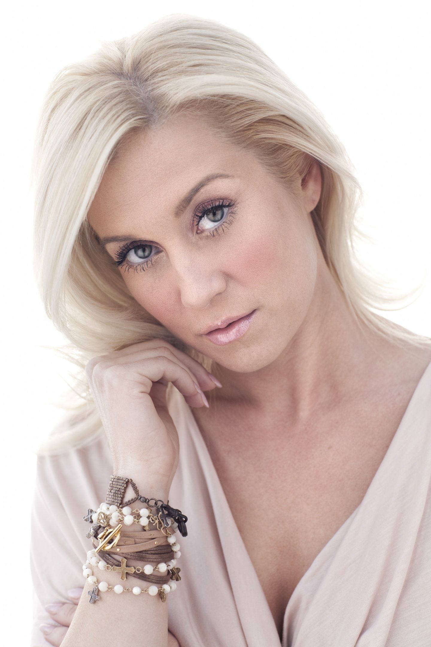 Kekkai Sensen (Anime), Kellie Pickler, Beautiful vocalist, Country music artist, 1440x2160 HD Phone