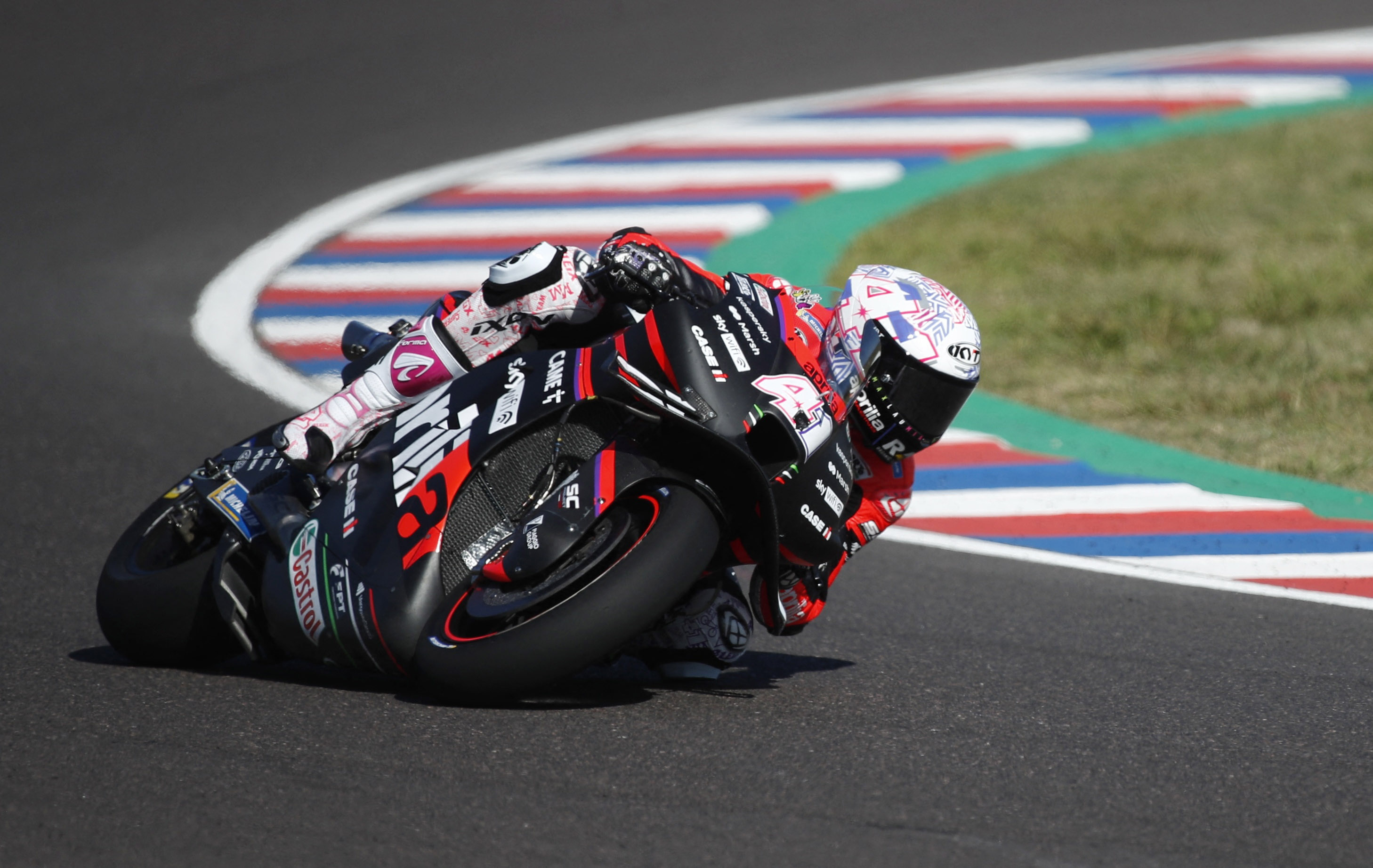 Aleix Espargaro number 41, Aprilia RS-GP black livery, MotoGP fast corner lean, HD Desktop wallpaper