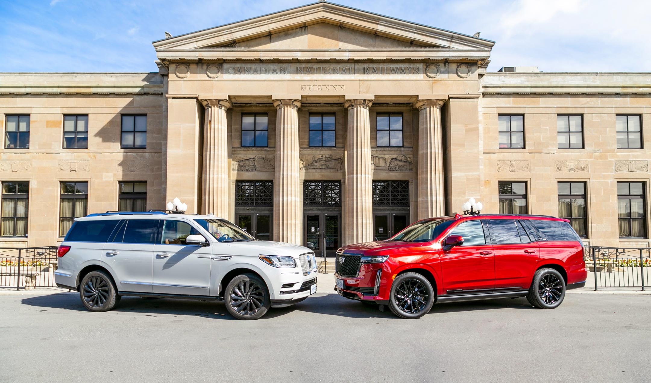 Lincoln Navigator, Cadillac Escalade, Comparison test, Auto, 2160x1280 HD Desktop