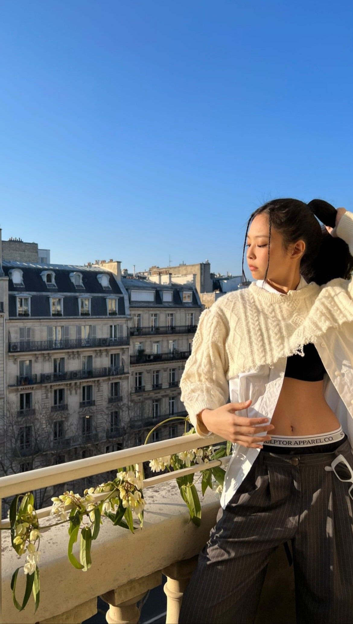 Jennie Kim, SCULPTOR APPAREL CO., Parisian apartment balcony, HD Phone wallpaper