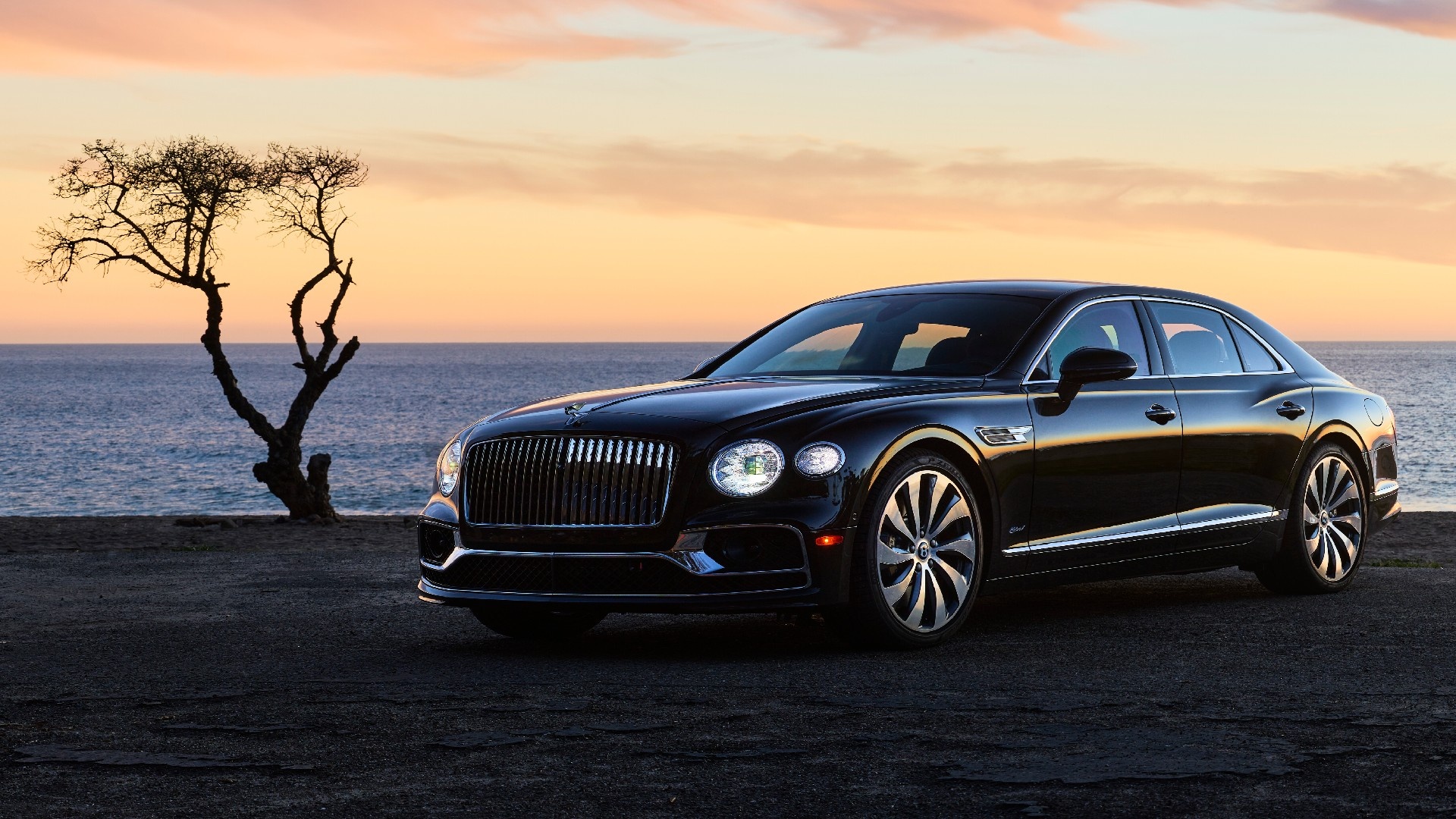 Bentley Flying Spur, Luxury sedan, Hybrid powertrain, Advanced technology, 1920x1080 Full HD Desktop