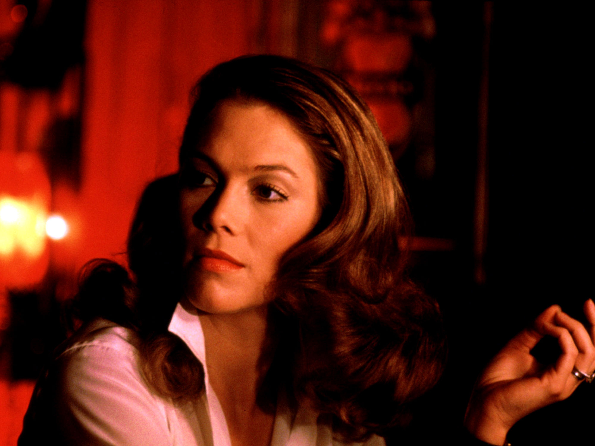 Body Heat, Steamy thriller, Seductive allure, Movie milestone, 2000x1500 HD Desktop