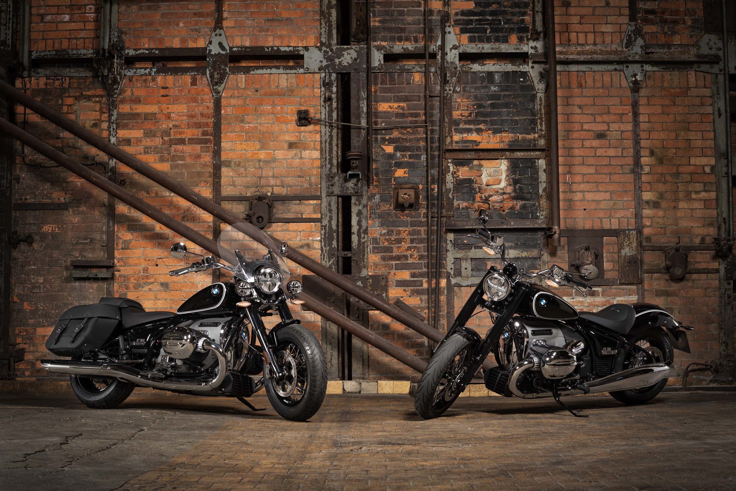 Classic vs Bobber, BMW R18 Classic Wallpaper, 2560x1710 HD Desktop