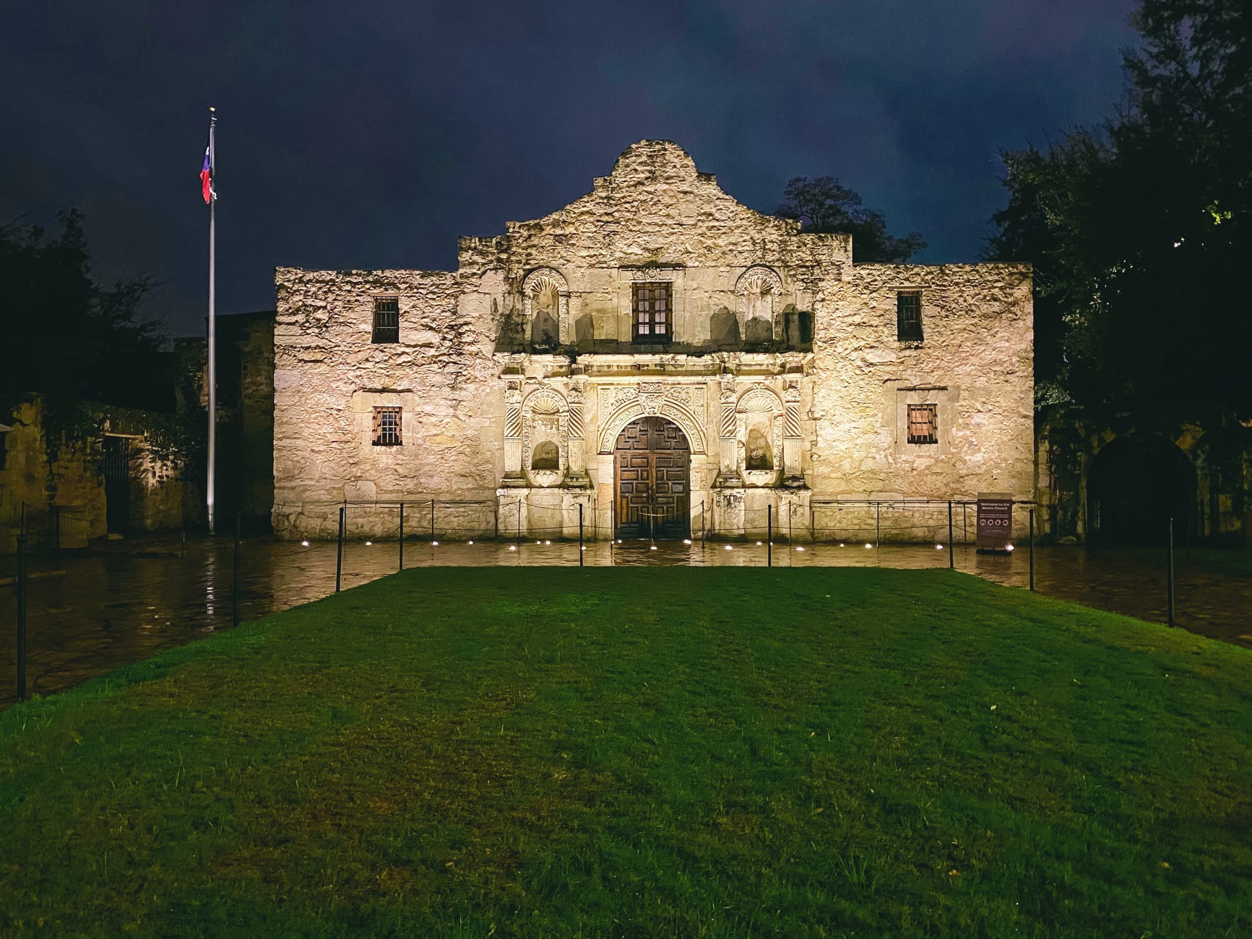 Night view, The Alamo (San Antonio) Wallpaper, 2560x1920 HD Desktop