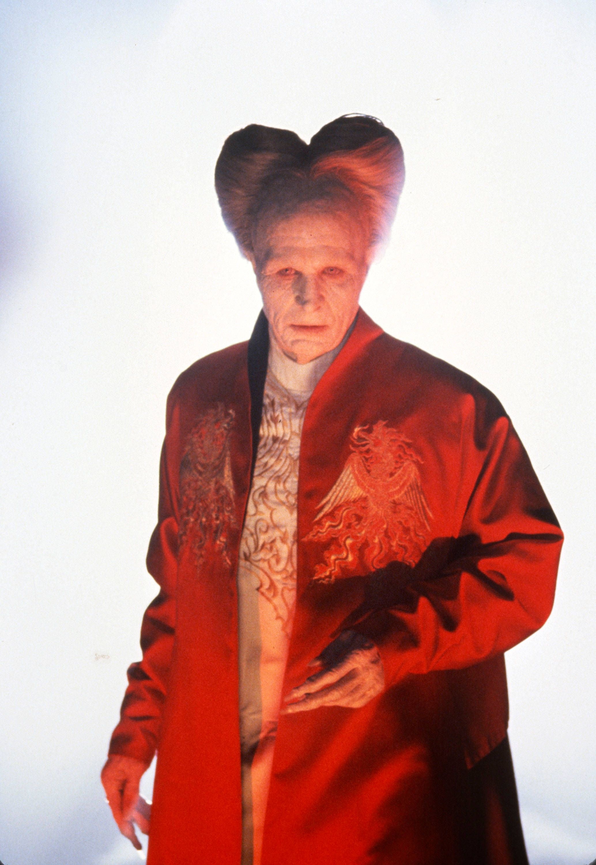 Dracula, Gary Oldman portrayal, Bram Stoker's Dracula, Iconic vampire, 2070x3000 HD Phone