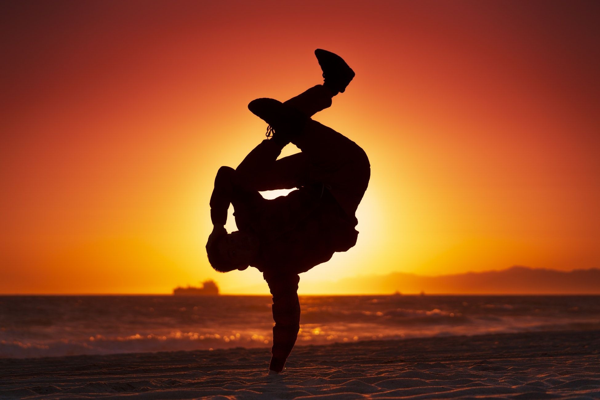 Breakdancing wallpapers, Electric energy, B-boys and B-girls, Urban art, 1950x1300 HD Desktop