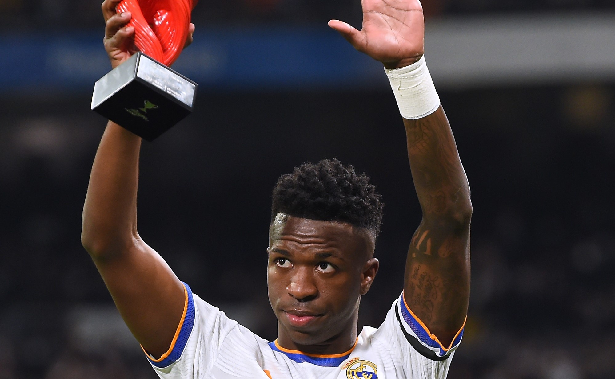 Vinicius Junior, Real Madrid kit, Player of the Match trophy, HD Desktop wallpaper