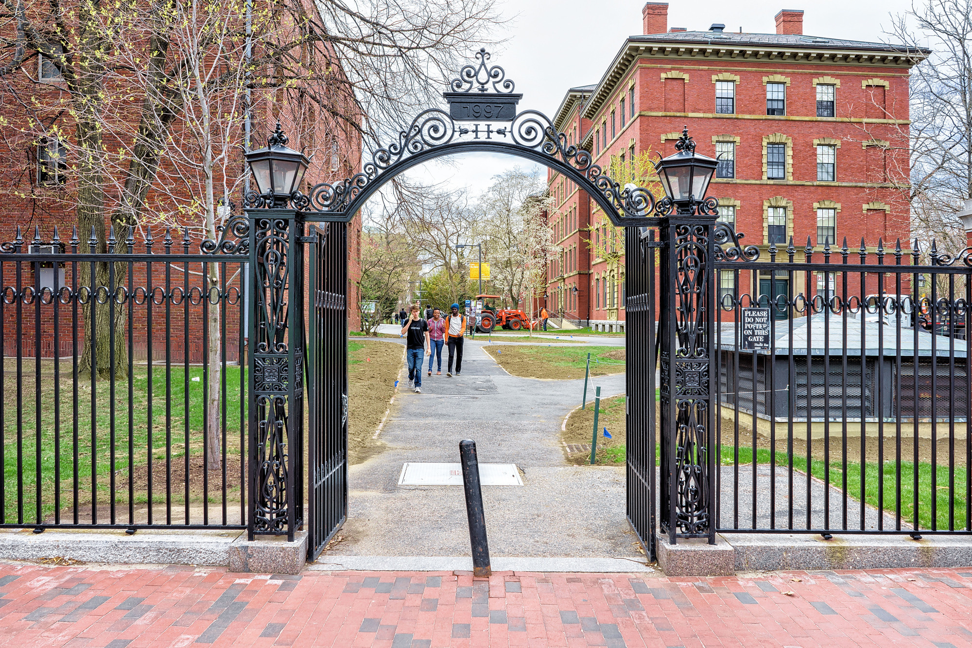 Bradstreet Gate, Harvard University Wallpaper, 2000x1340 HD Desktop