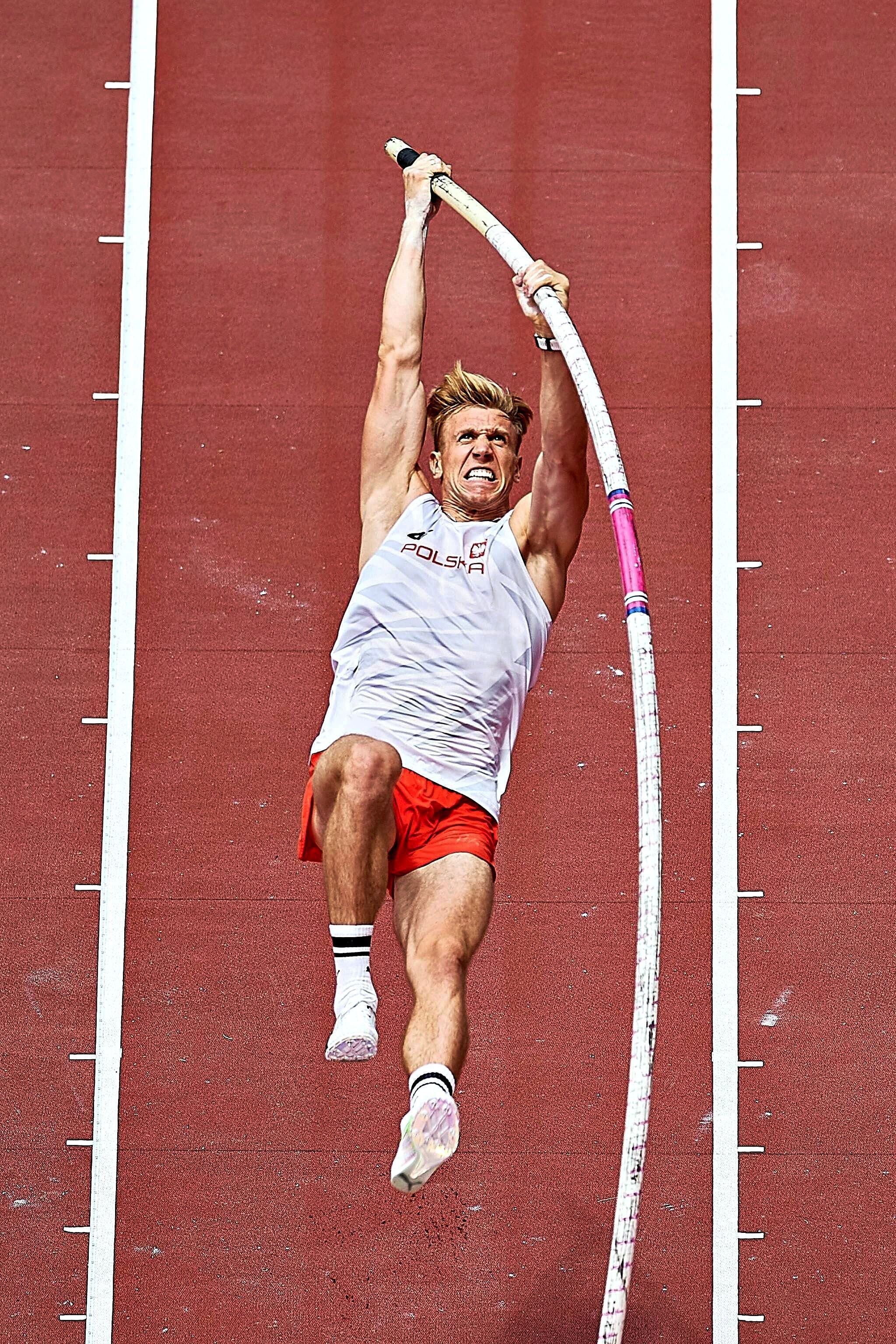 Piotr Lisek, Dessau meeting, Six-meter jumpers, Unique event, 2050x3080 HD Phone