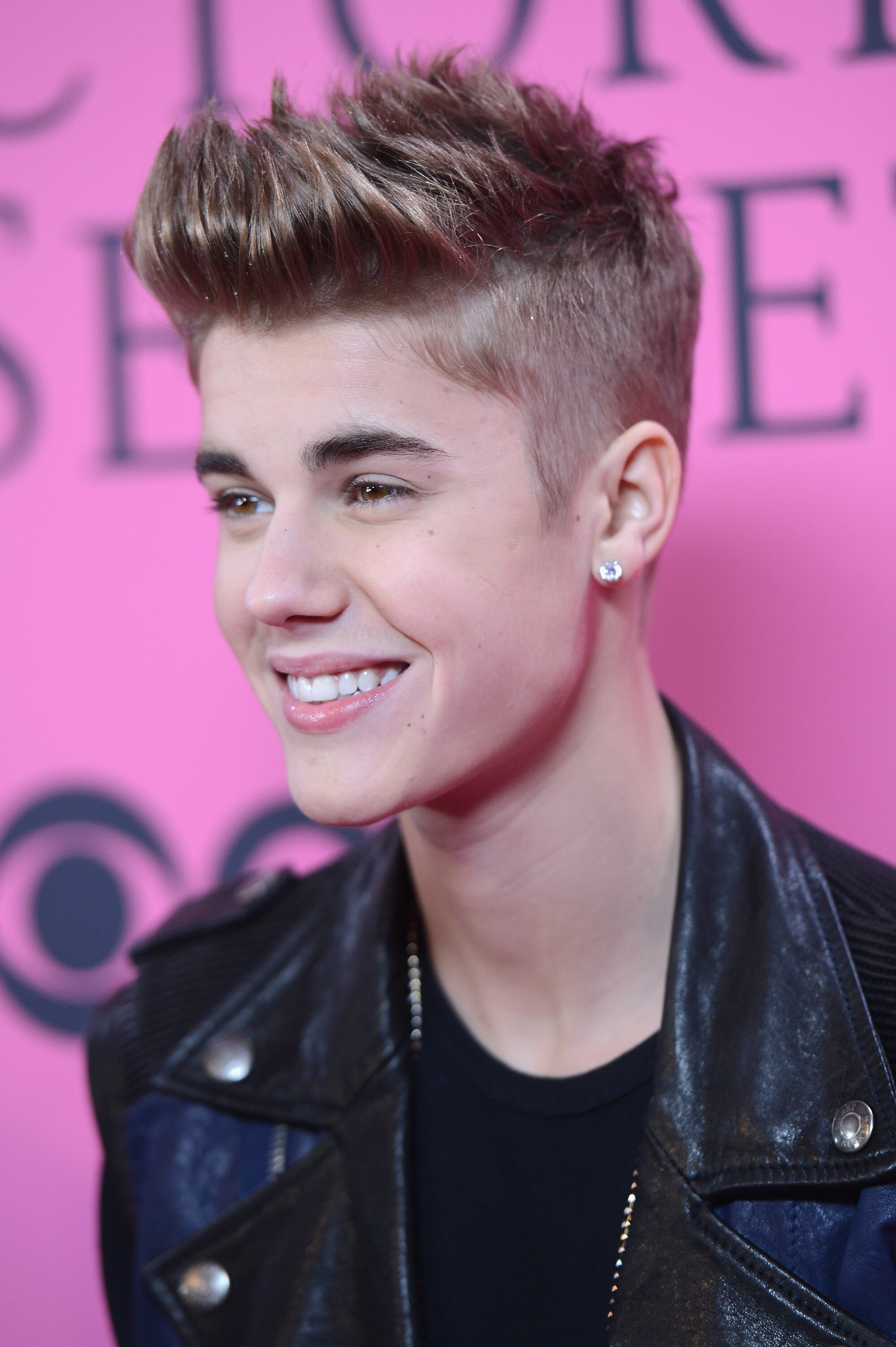 2012 Victoria's Secret Fashion Show, Justin Bieber Wallpaper, 2000x3000 HD Phone