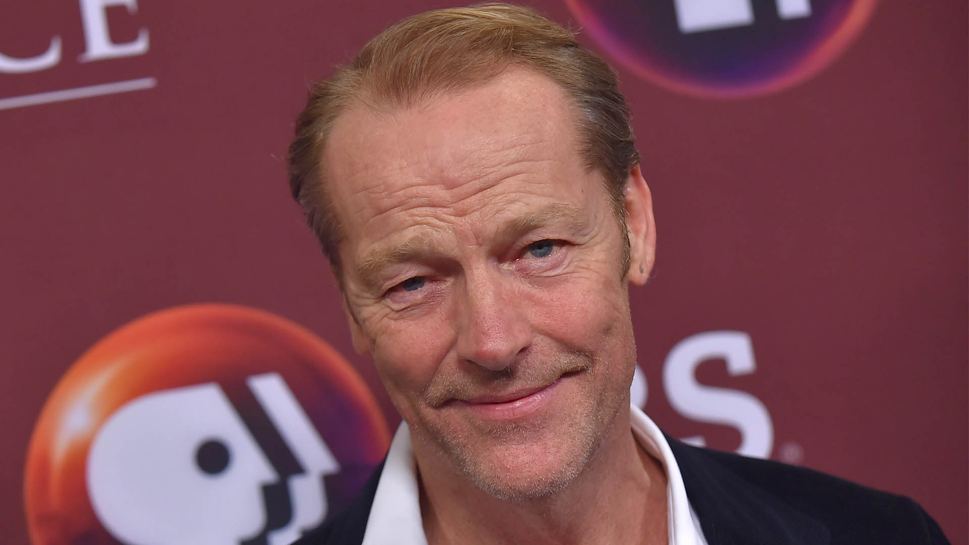 Iain Glen, Titans cast, Batman for season, Exciting announcement, 1920x1080 Full HD Desktop