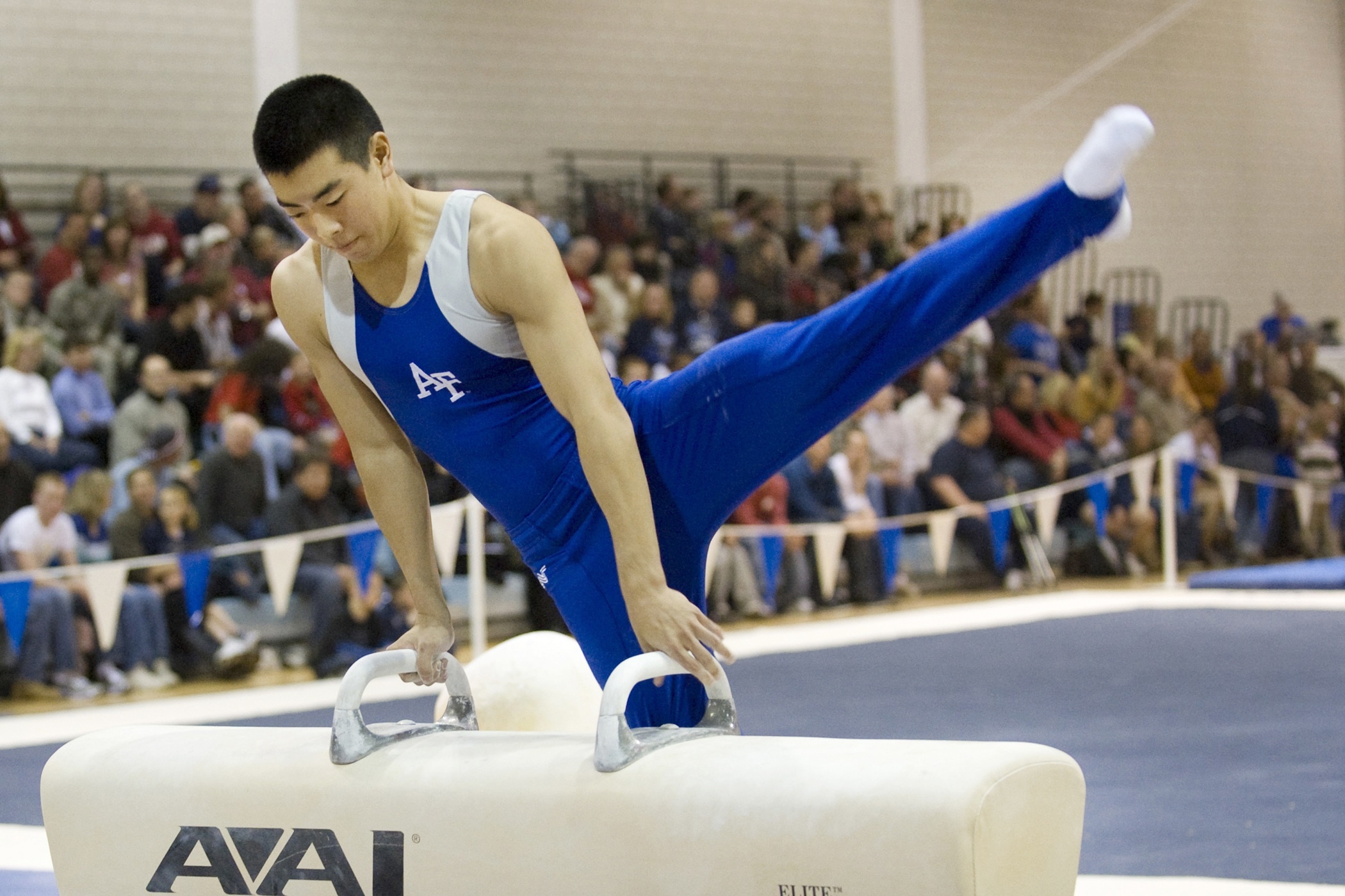 Man, Equipment exercise, Fitness device, Pommel horse, 2100x1400 HD Desktop