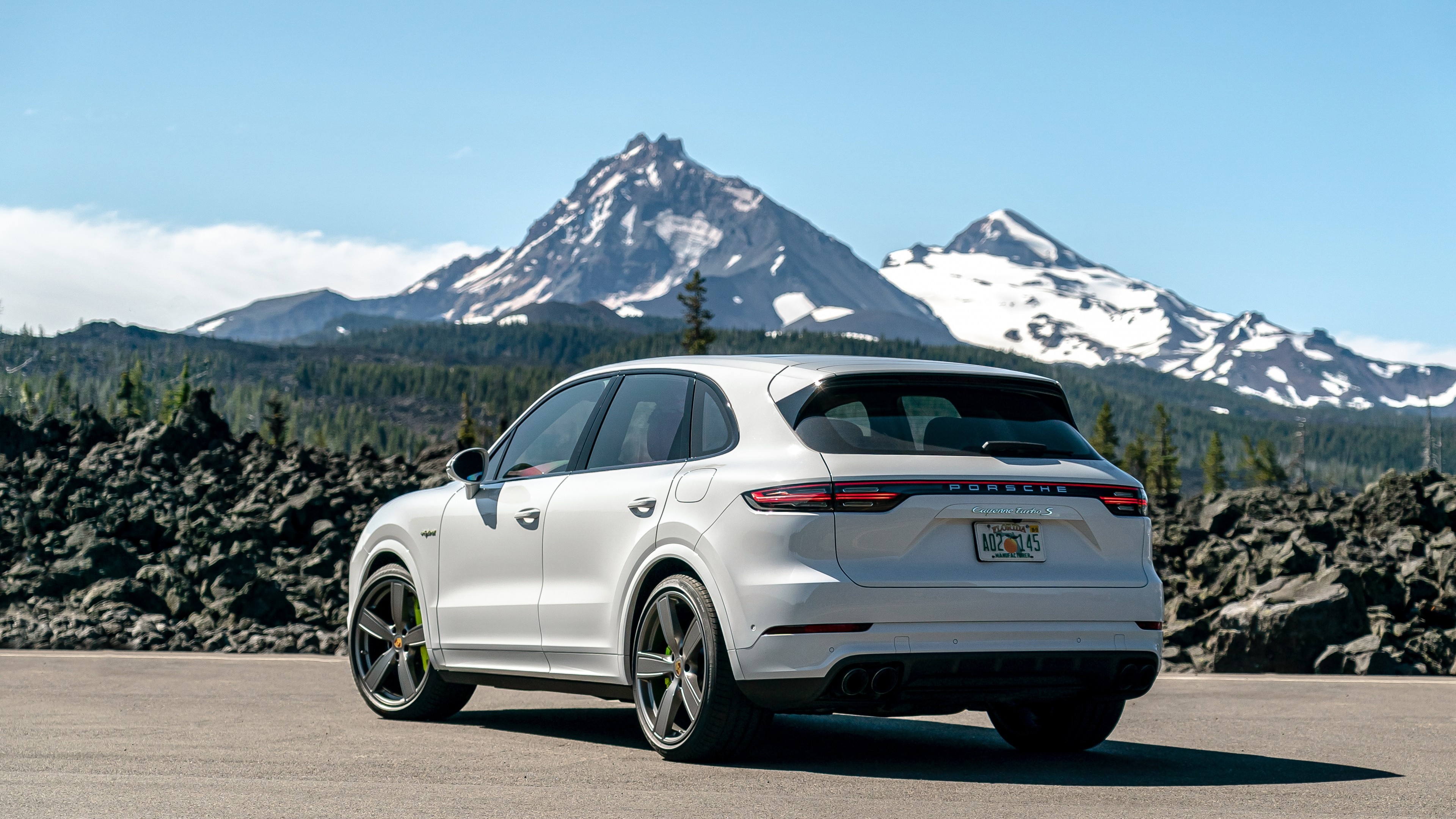 Porsche Cayenne, Turbo S E-Hybrid, Eco-friendly luxury, Cutting-edge technology, 3840x2160 4K Desktop