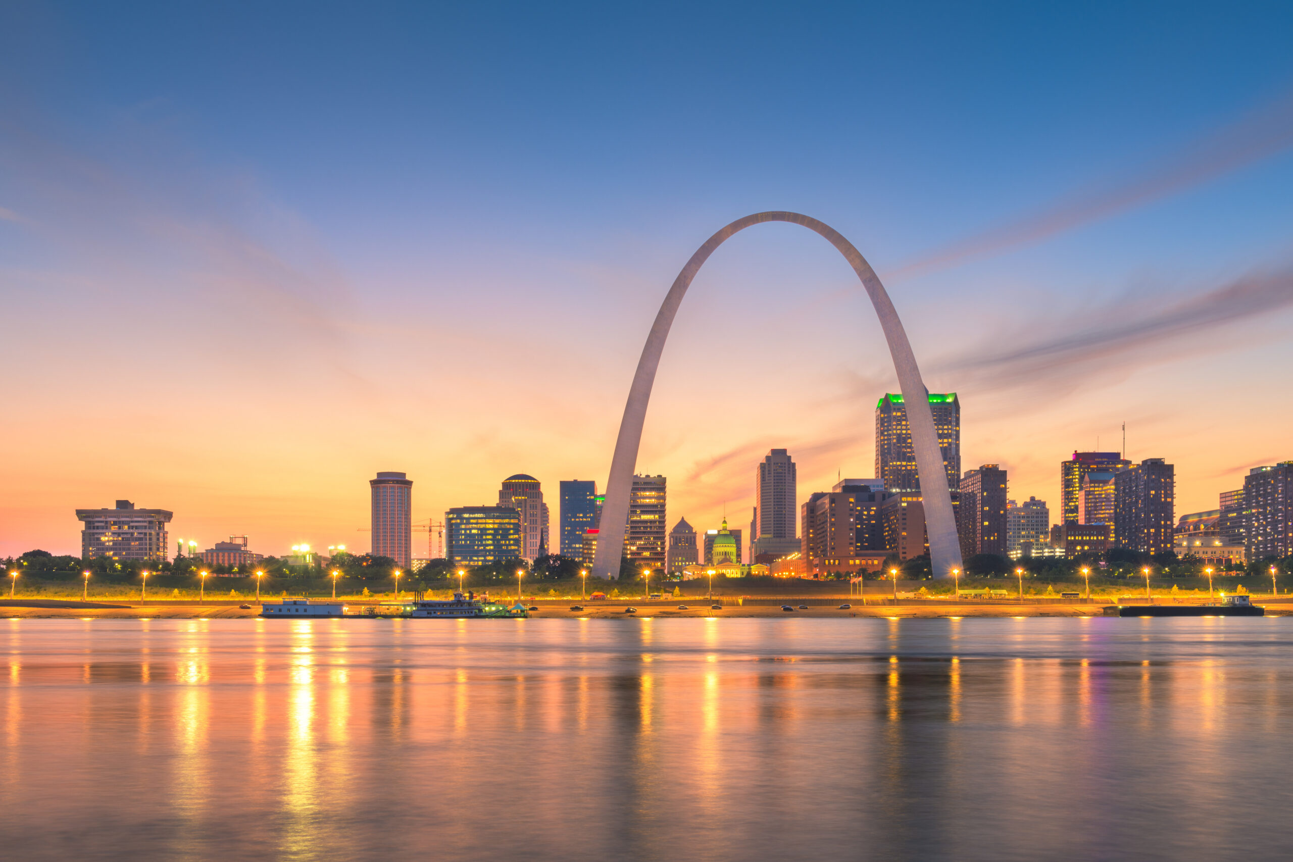 St. Louis Skyline, Hospital security officer, Fatally shoots suspect, Campus safety, 2560x1710 HD Desktop