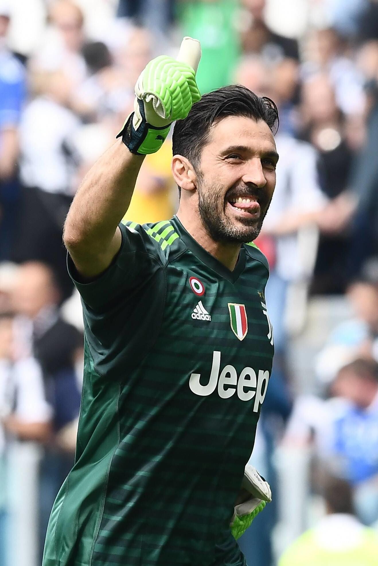 Gianluigi Buffon's return, Juventus icon, Football homecoming, Legendary goalkeeper, 1320x1980 HD Phone