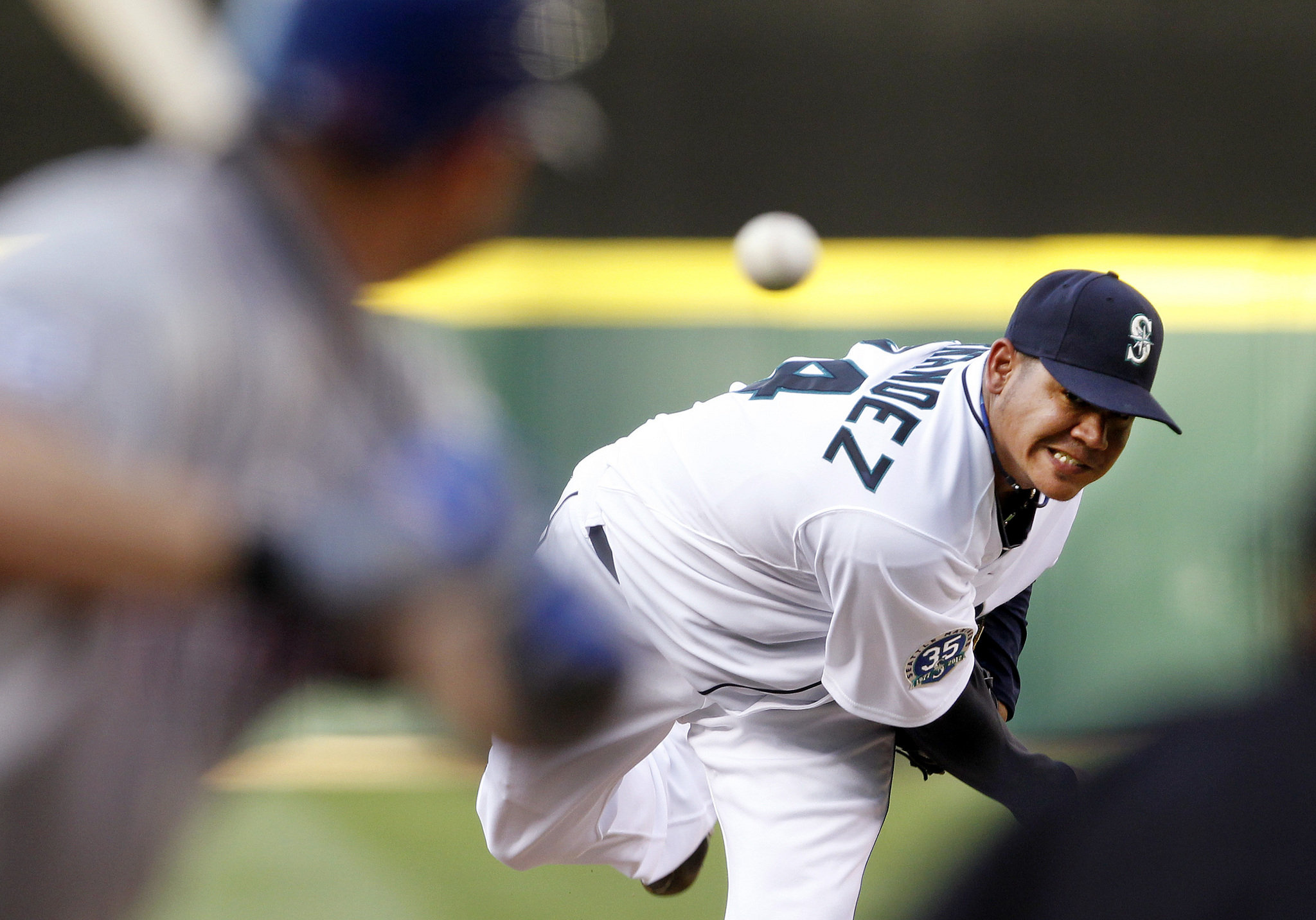 Seattle Mariners, Sports felix hernandez fans 12, 2050x1440 HD Desktop